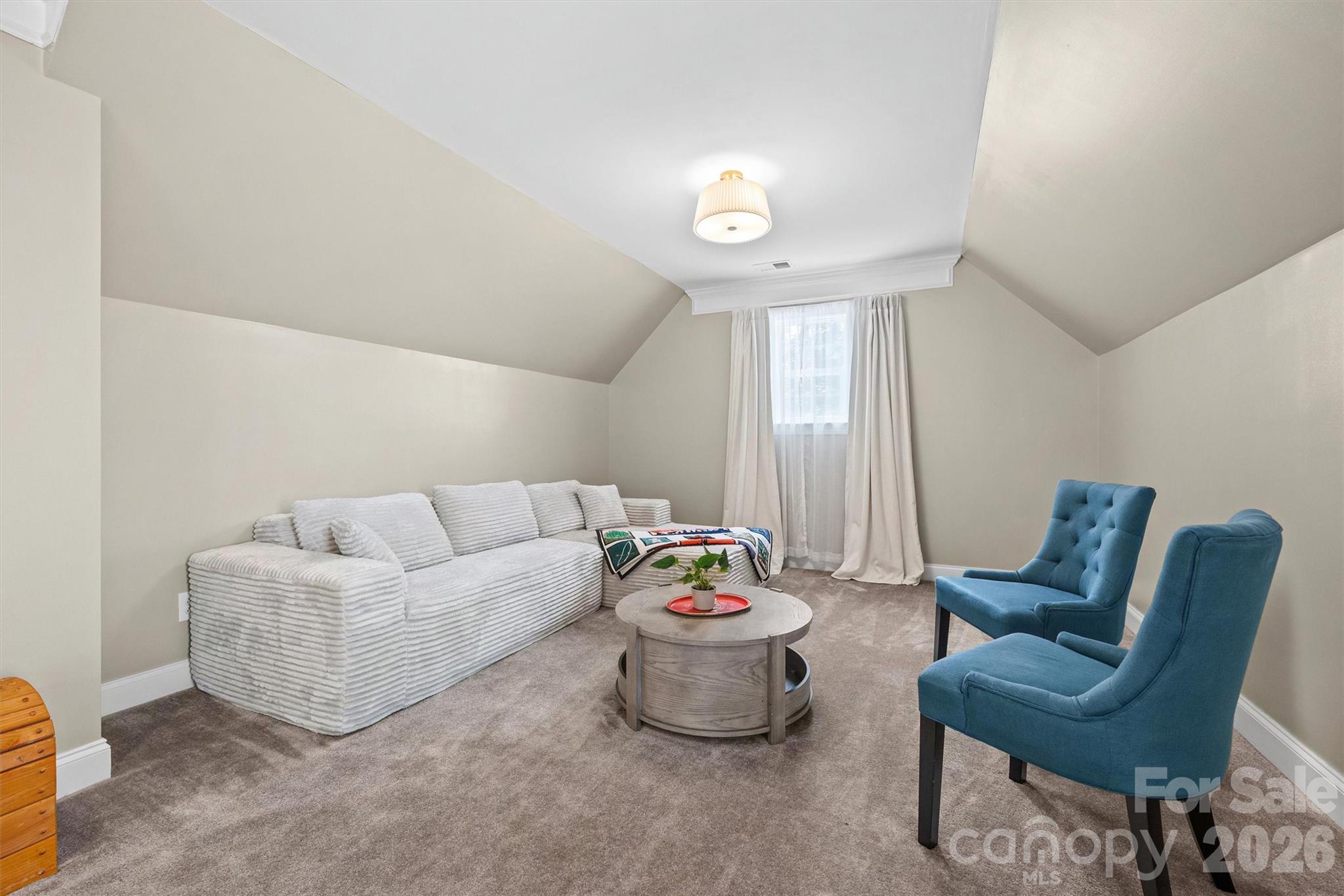 Sitting area in primary bedroom - 121 Isle Run Drive, Mooresville