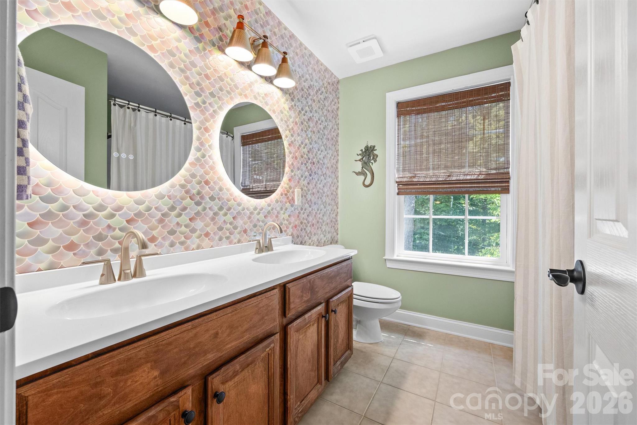 Hall bathroom upstairs - 121 Isle Run Drive, Mooresville