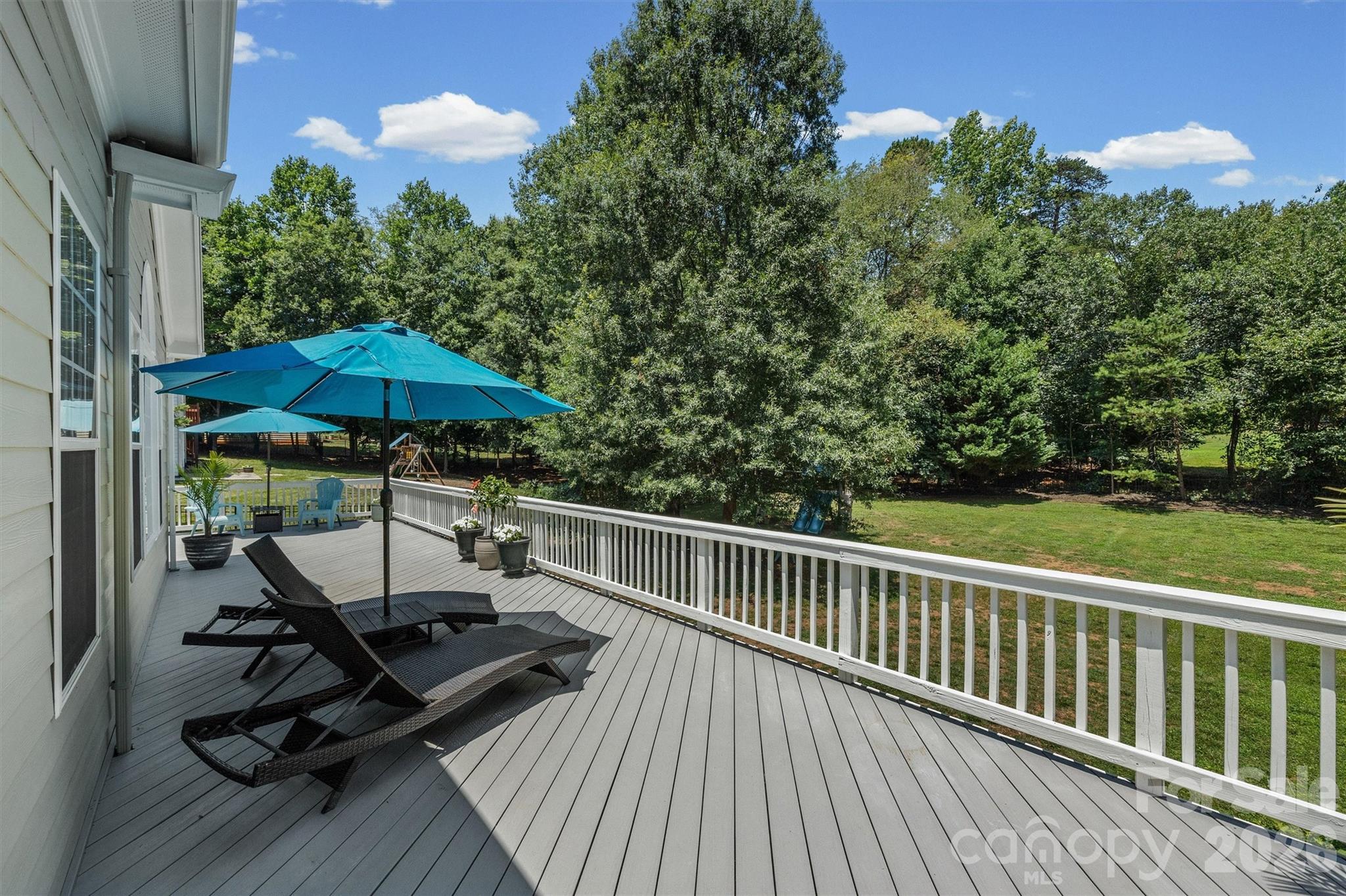 New Composite Deck overlooks back yard - 121 Isle Run Drive, Mooresville