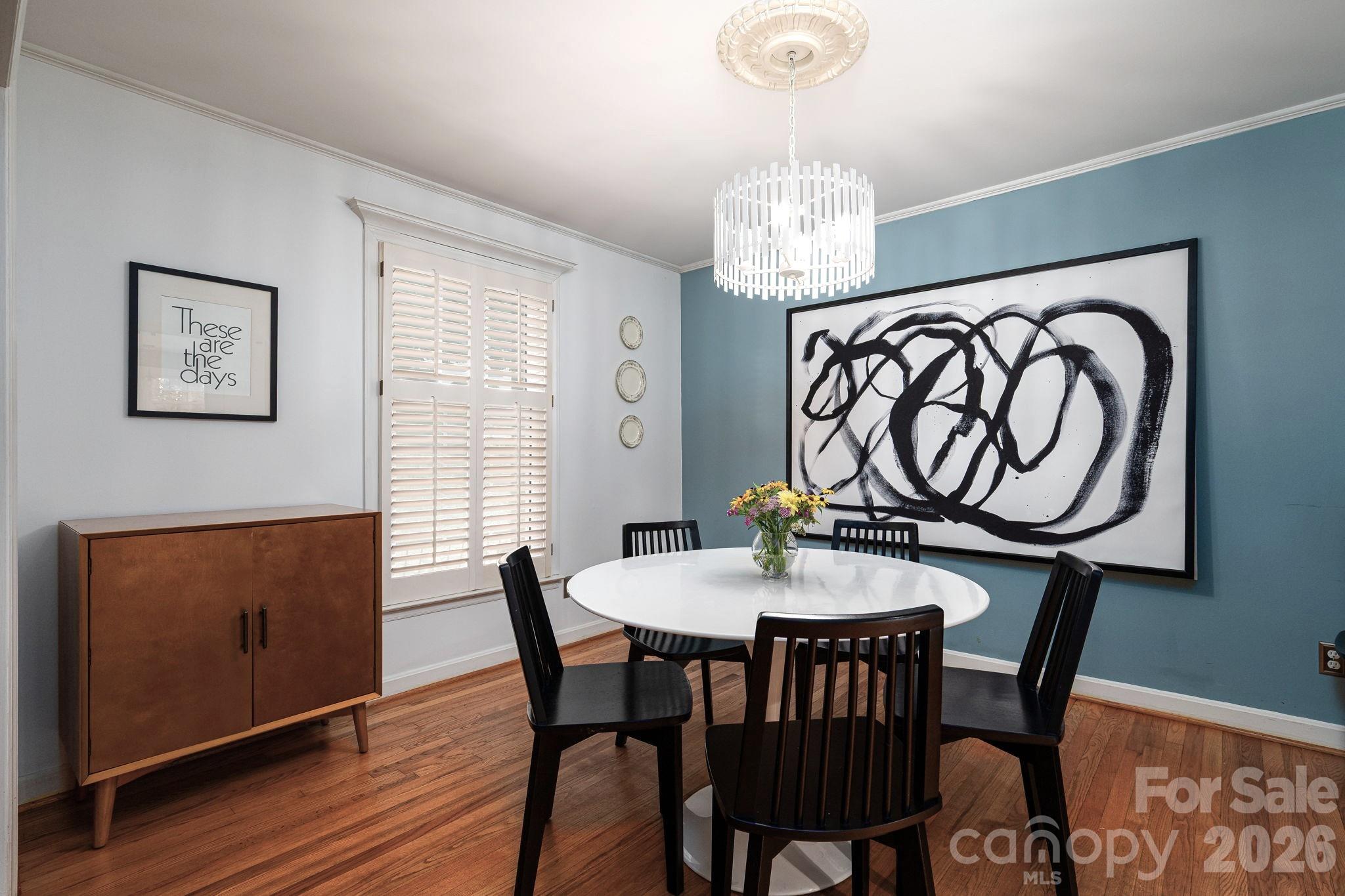Single Family Residence at 504 Dogwood Lane, Belmont, photo 8 of 33