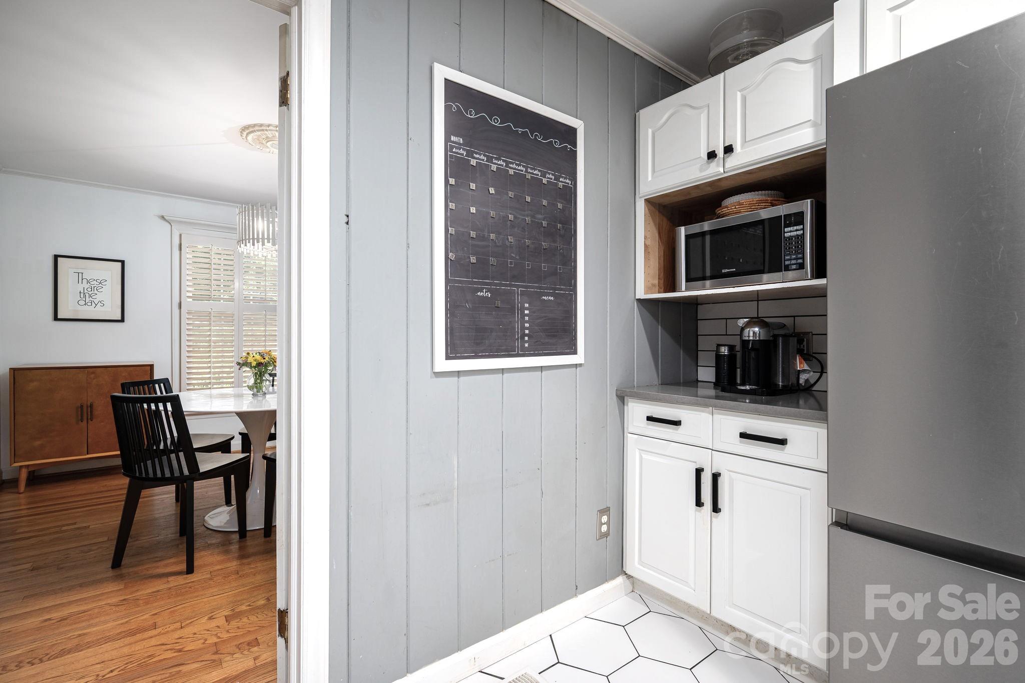 Single Family Residence at 504 Dogwood Lane, Belmont, photo 12 of 33