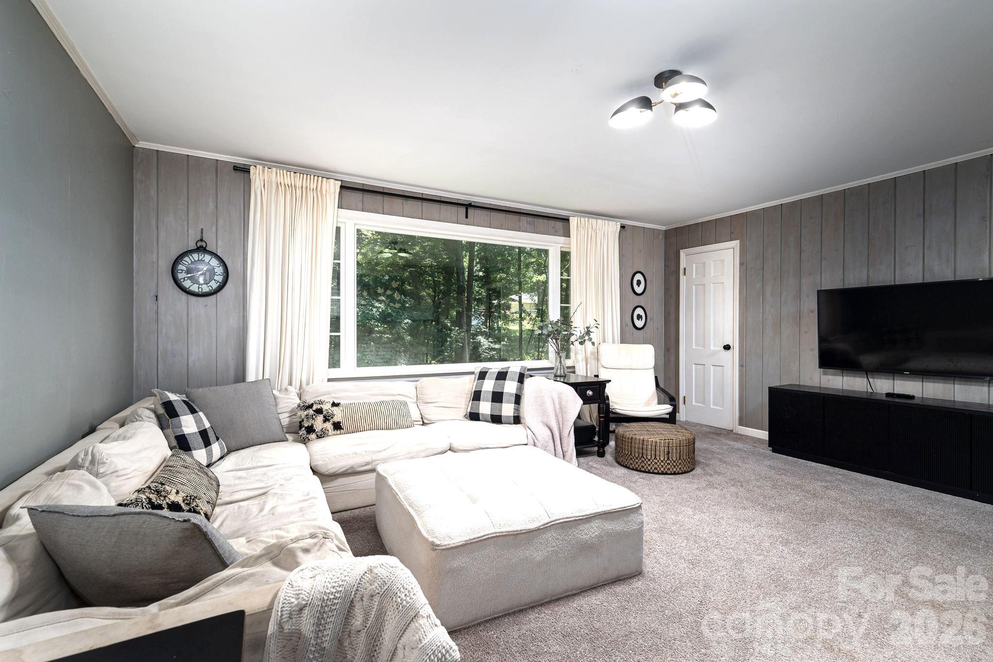 Single Family Residence at 504 Dogwood Lane, Belmont, photo 14 of 33