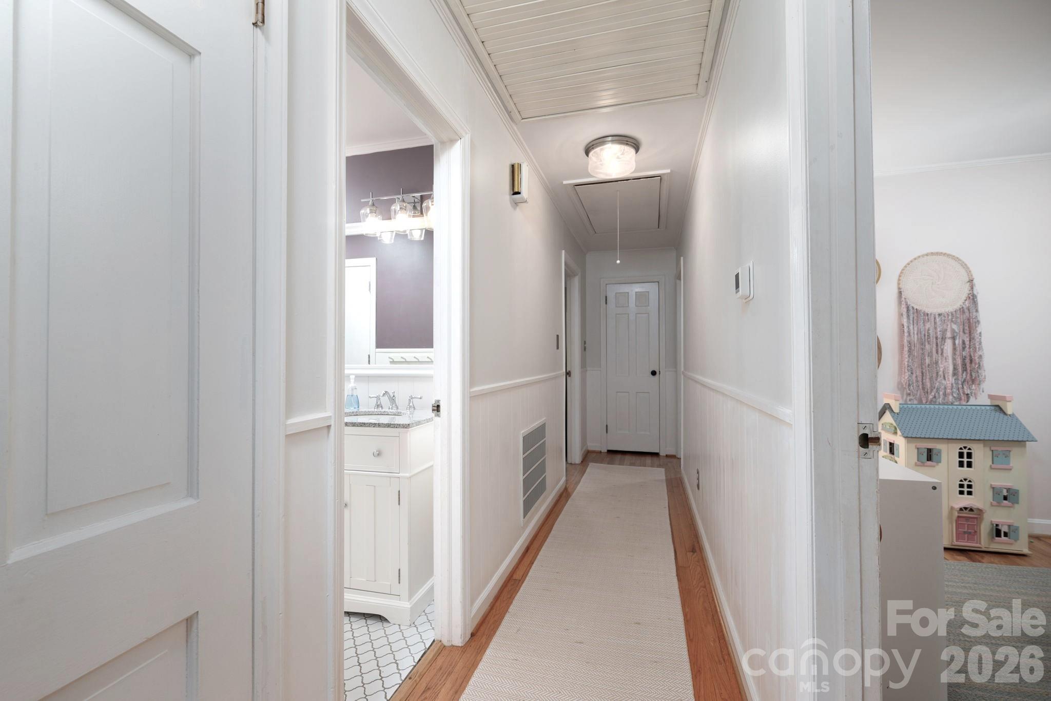 Single Family Residence at 504 Dogwood Lane, Belmont, photo 17 of 33