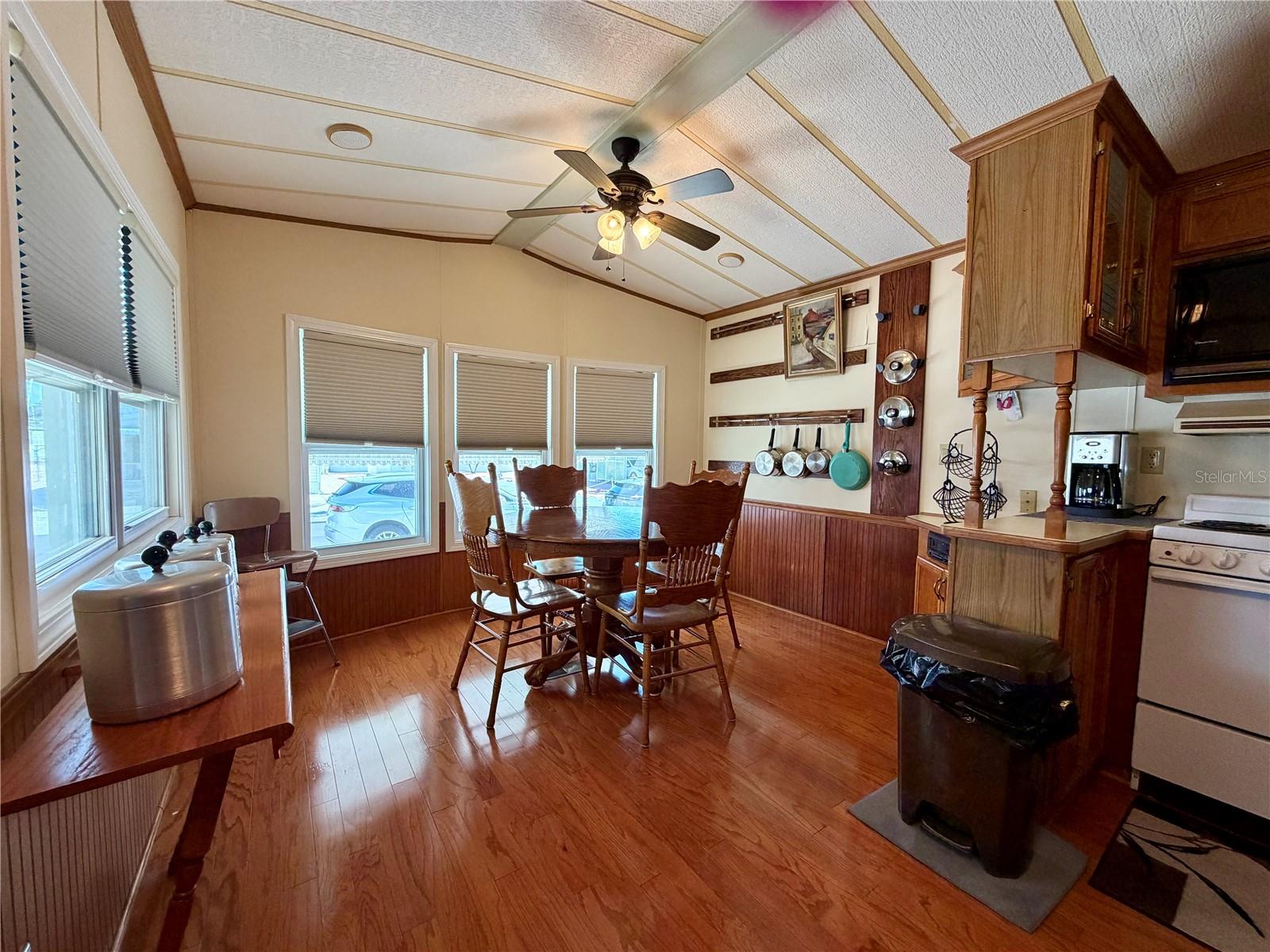 Manufactured Home at 538 CENTER CREST BLVD, DAVENPORT, photo 12 of 28