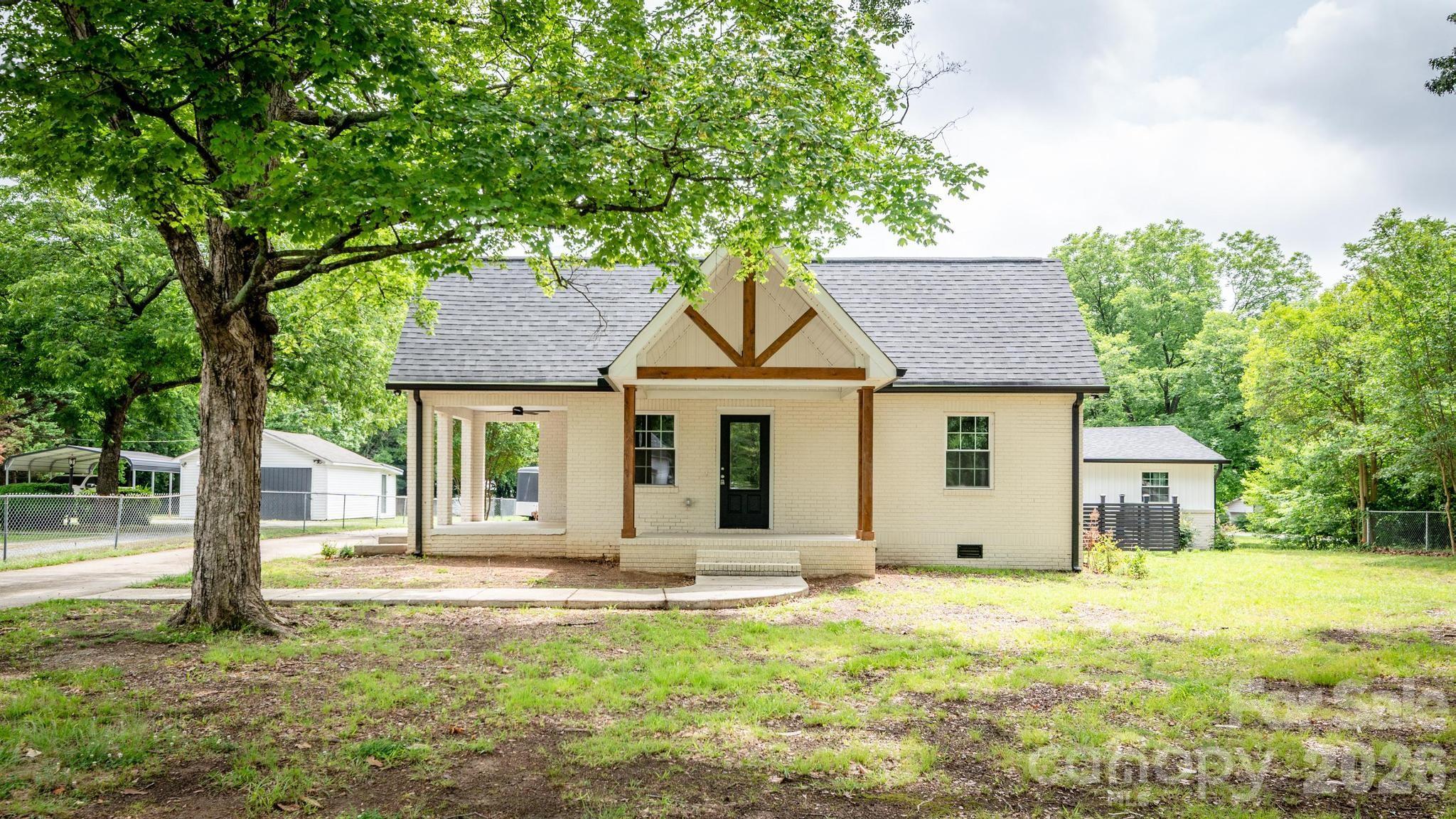 1225 Old Charlotte Road SW