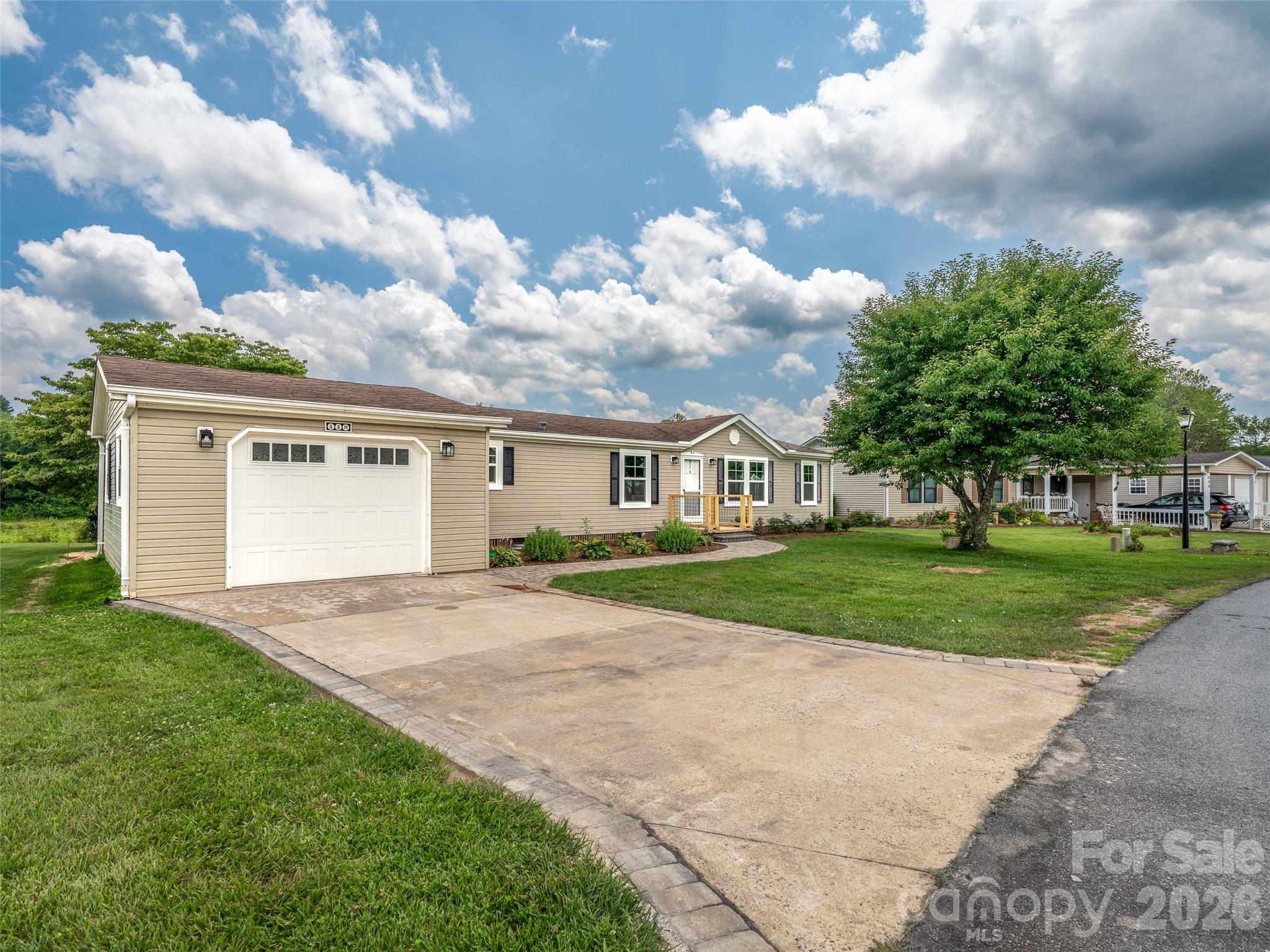 Single Family Residence at 448 Riverwind Drive, Hendersonville, photo 2 of 43