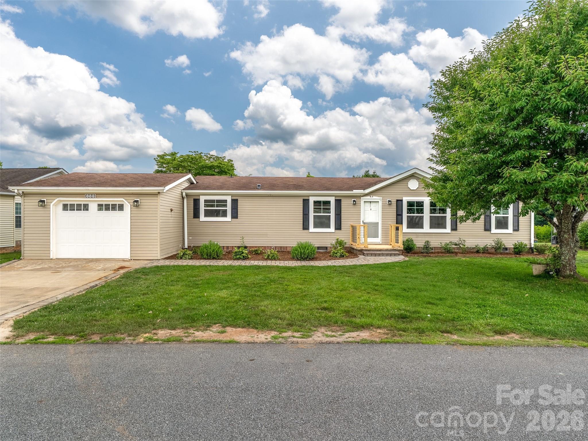 Single Family Residence at 448 Riverwind Drive, Hendersonville, photo 3 of 43