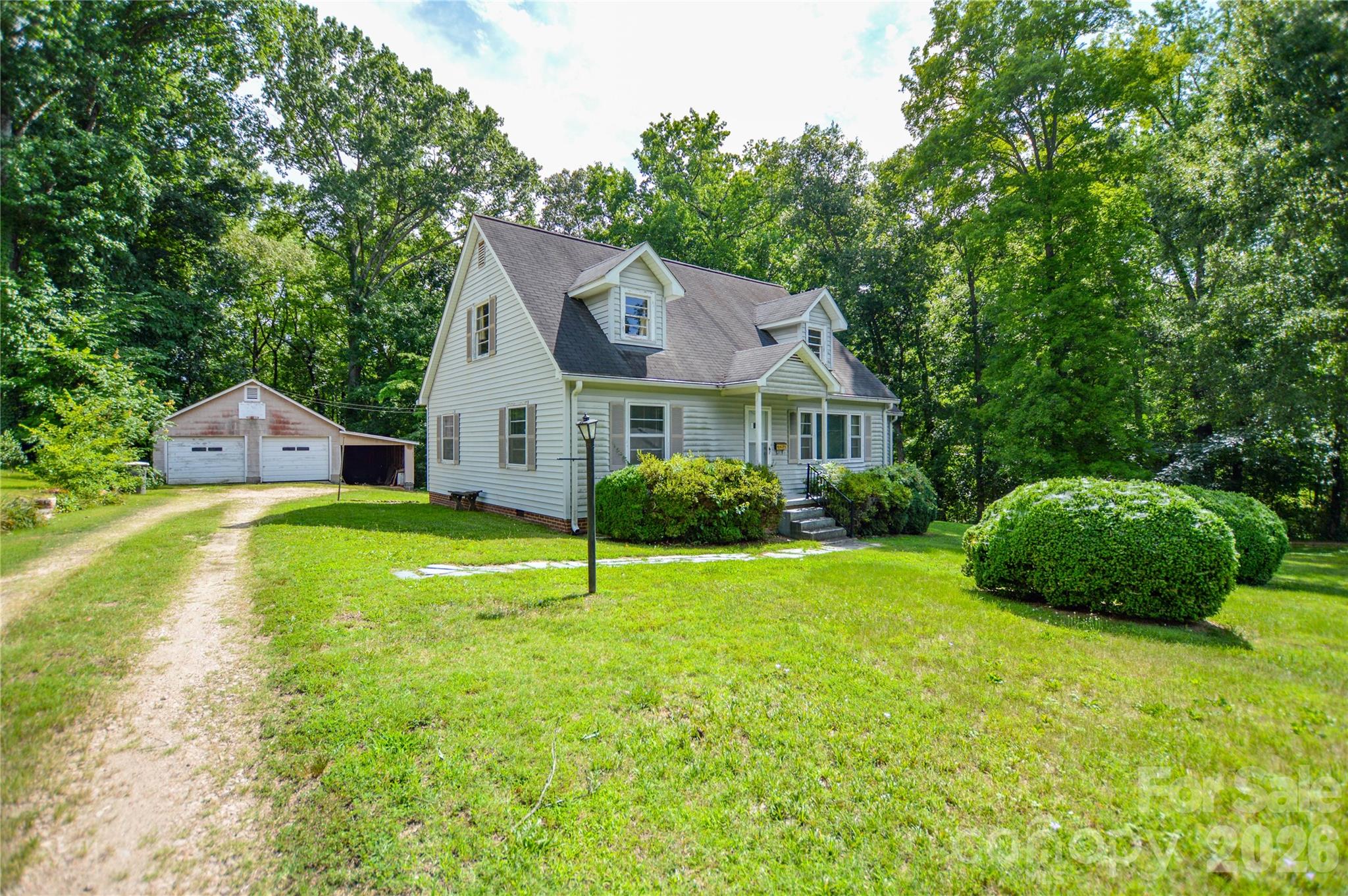 Single Family Residence at 1800 Brantley Road, Kannapolis, photo 2 of 22