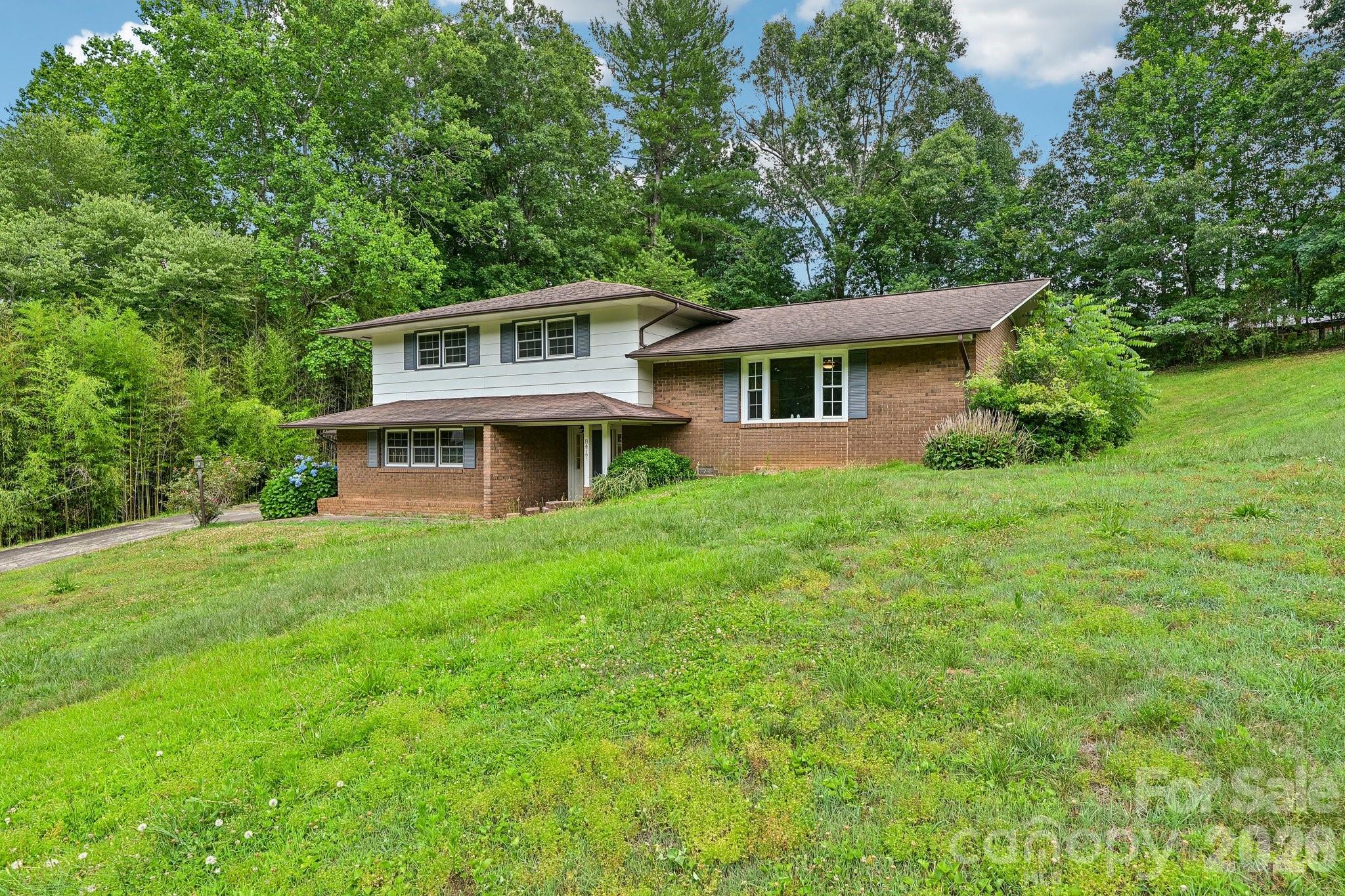 Single Family Residence at 8417 Rolling Hills Avenue, Hickory, photo 2 of 42