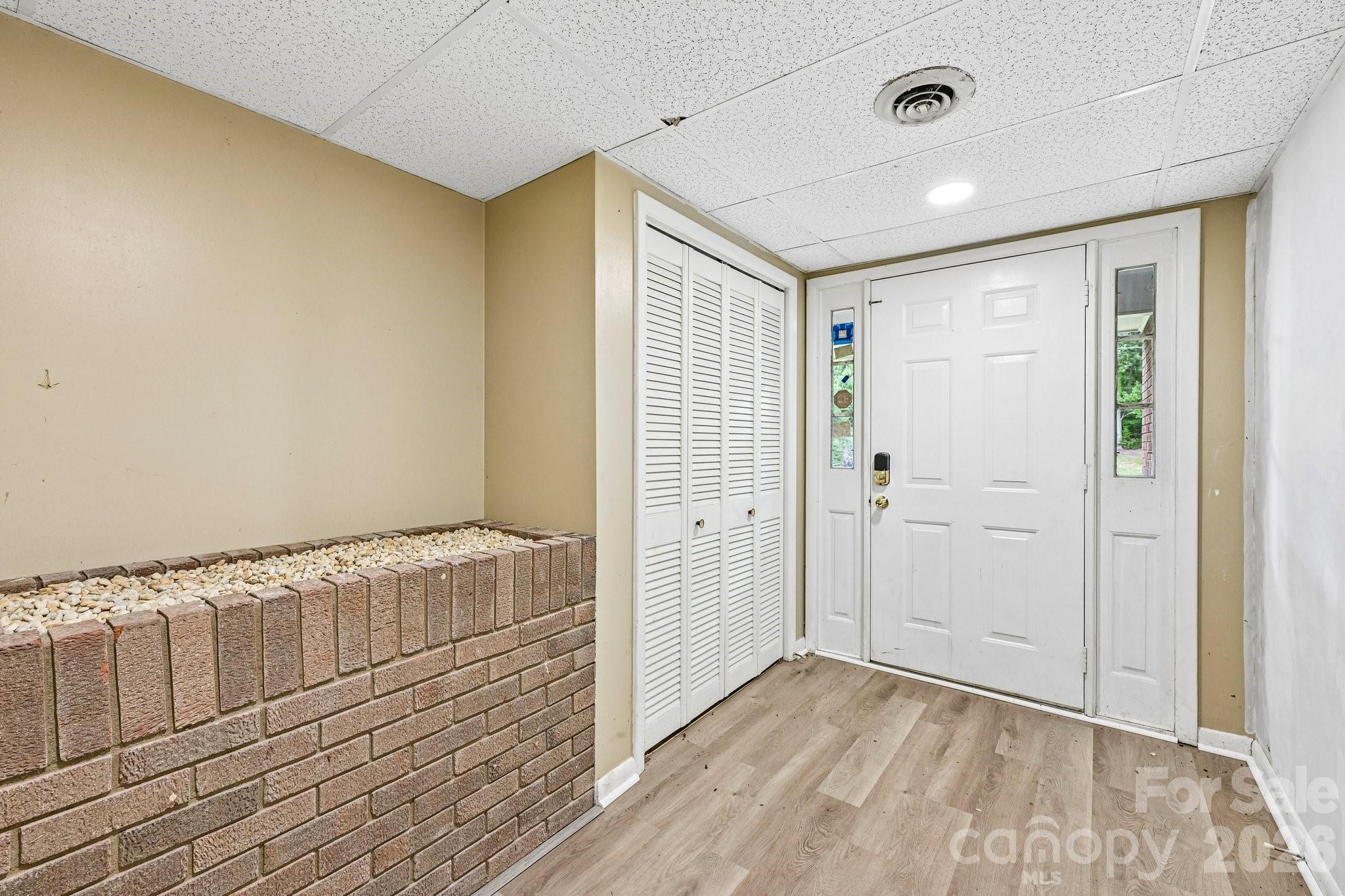 Single Family Residence at 8417 Rolling Hills Avenue, Hickory, photo 4 of 42