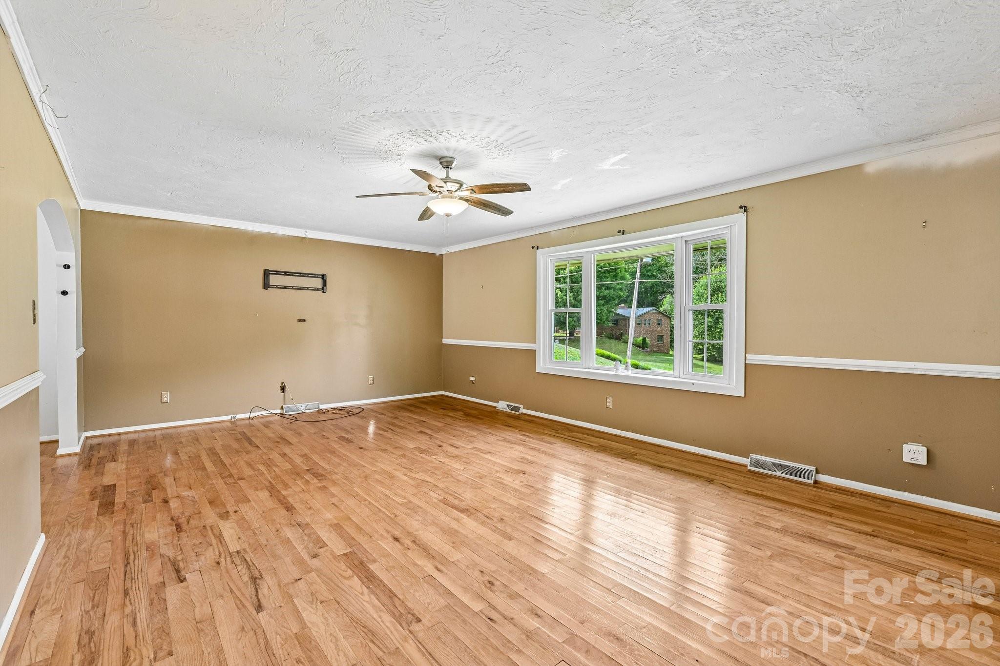 Single Family Residence at 8417 Rolling Hills Avenue, Hickory, photo 6 of 42
