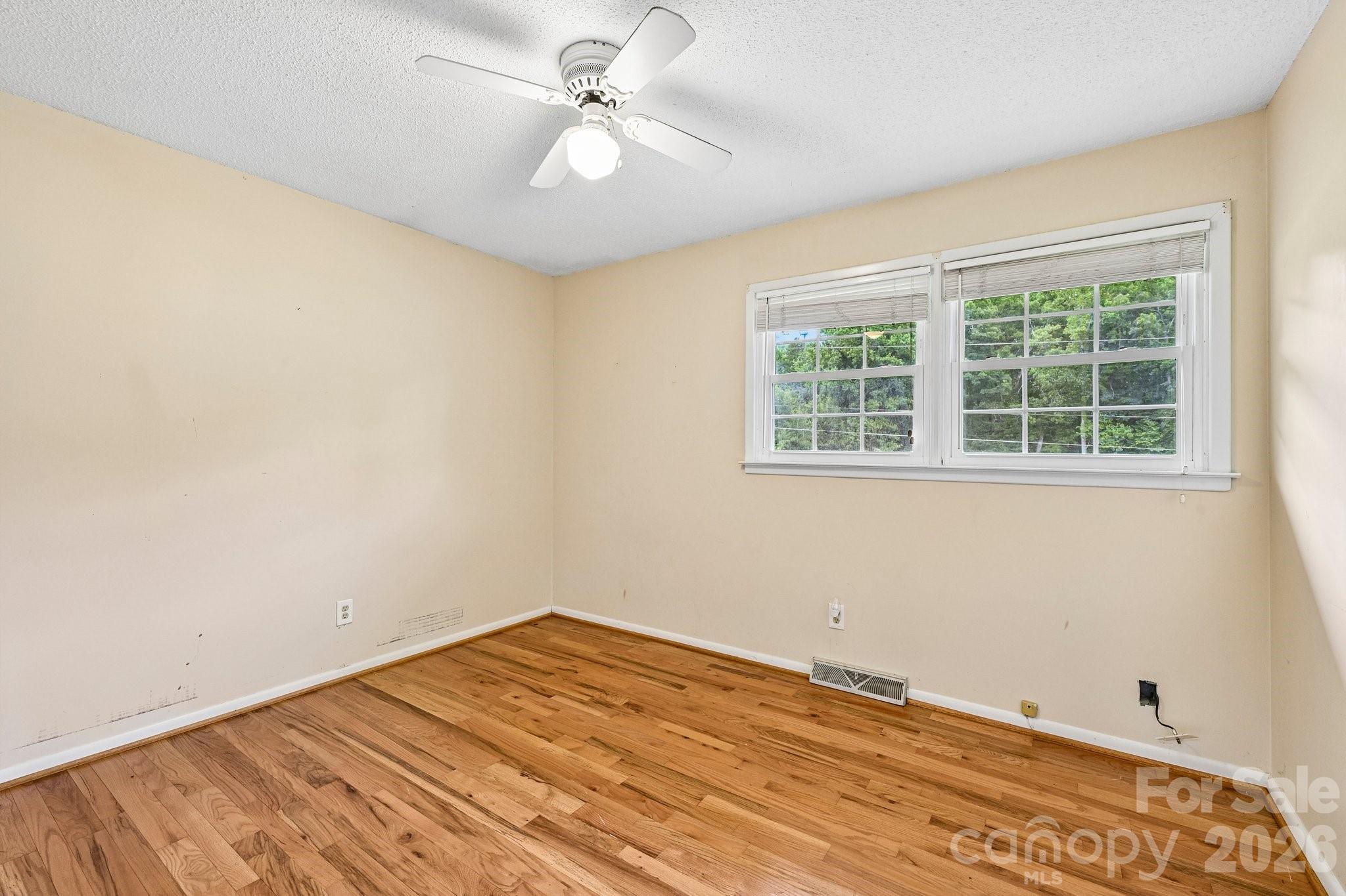 Single Family Residence at 8417 Rolling Hills Avenue, Hickory, photo 10 of 42