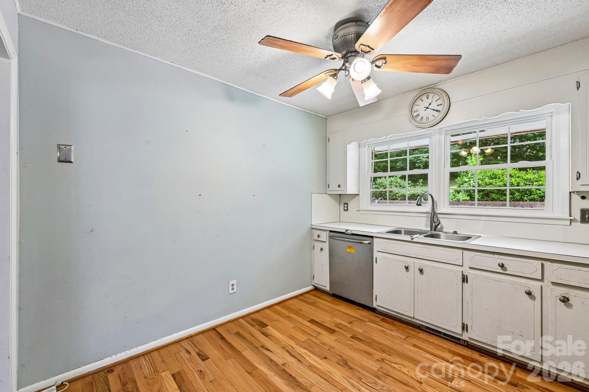 Single Family Residence at 8417 Rolling Hills Avenue, Hickory, photo 20 of 42