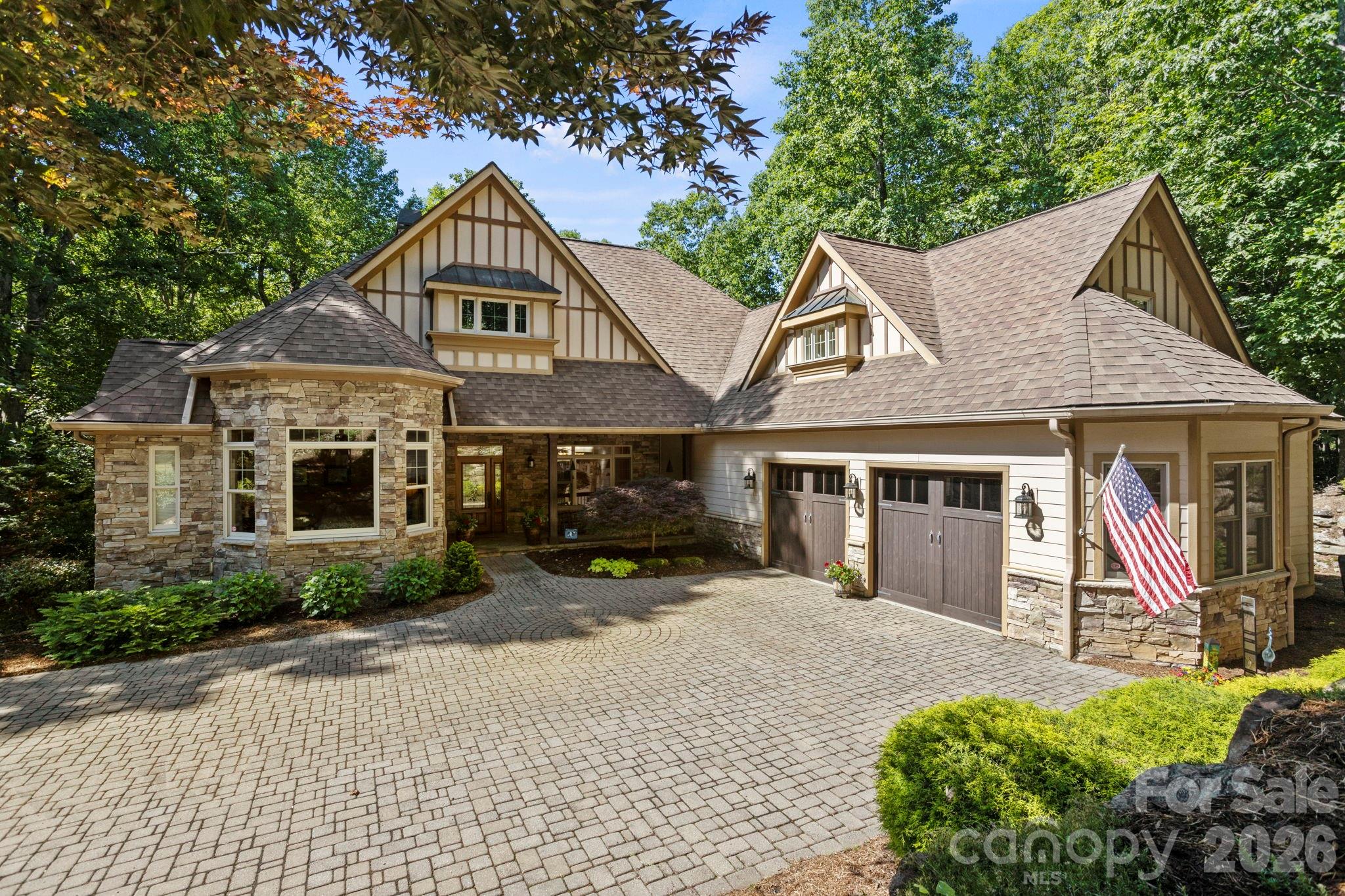 Single Family Residence at 132 Pinnacle Peak Lane, Flat Rock, photo 2 of 48