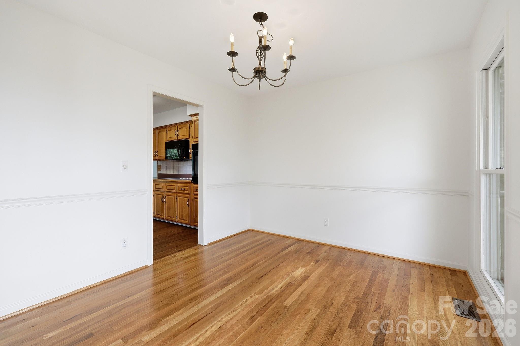 Dining Room to RT of Entry- open to kitchen - 1091 WINDSWEPT RIDGE Road, Marshall
