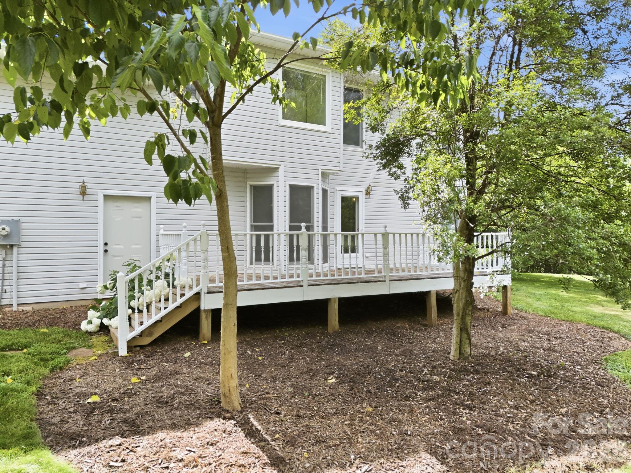 Back - 1091 WINDSWEPT RIDGE Road, Marshall