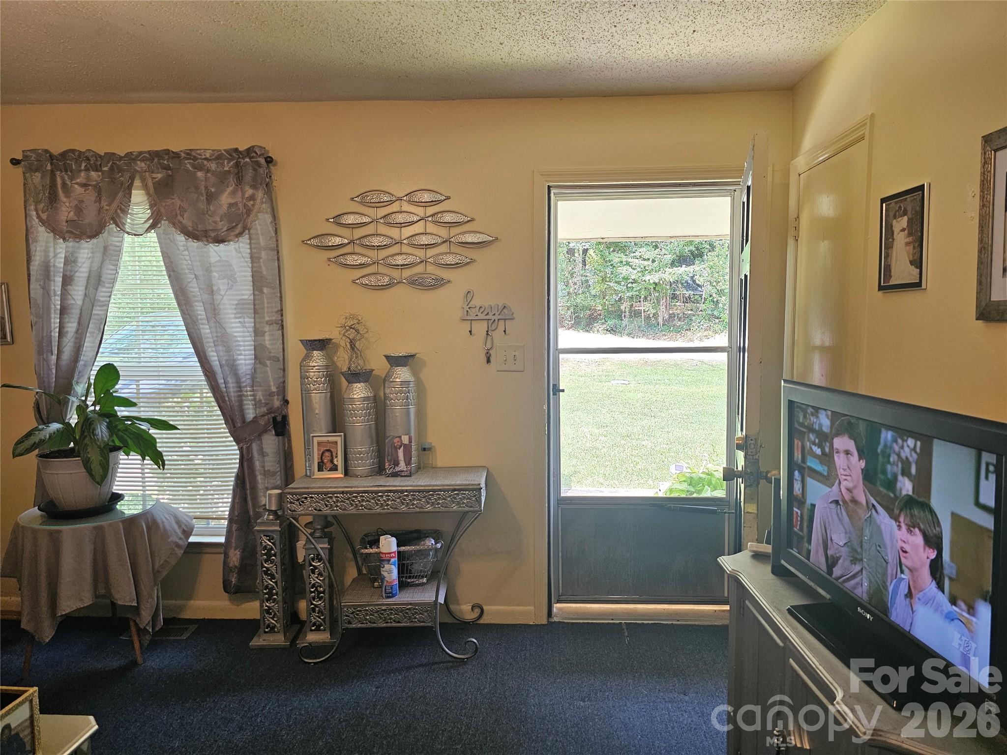 Single Family Residence at 306 Wylie Park Road, Lancaster, photo 2 of 12