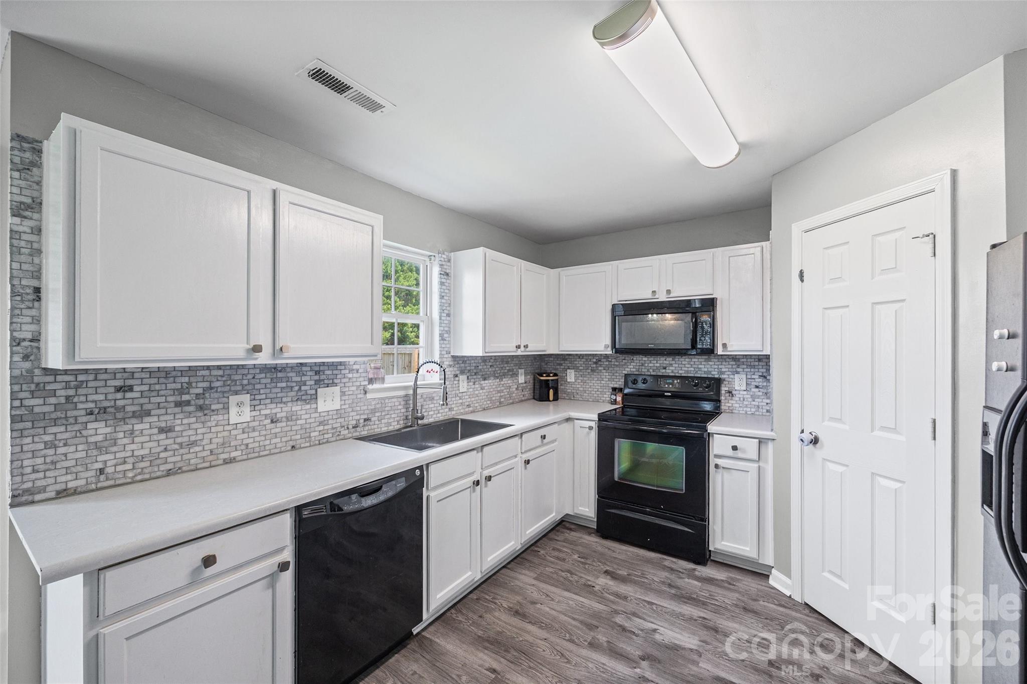 Single Family Residence at 512 Gentle Breeze Lane, Rock Hill, photo 6 of 35