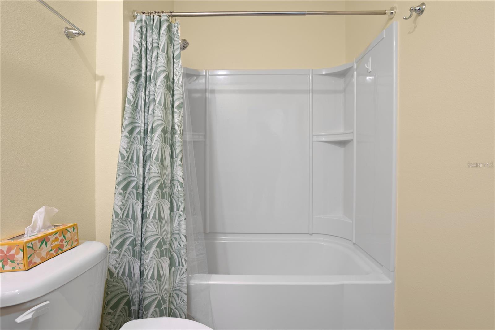 Secondary Bath - 2648 NEVERLAND DR, NEW SMYRNA BEACH