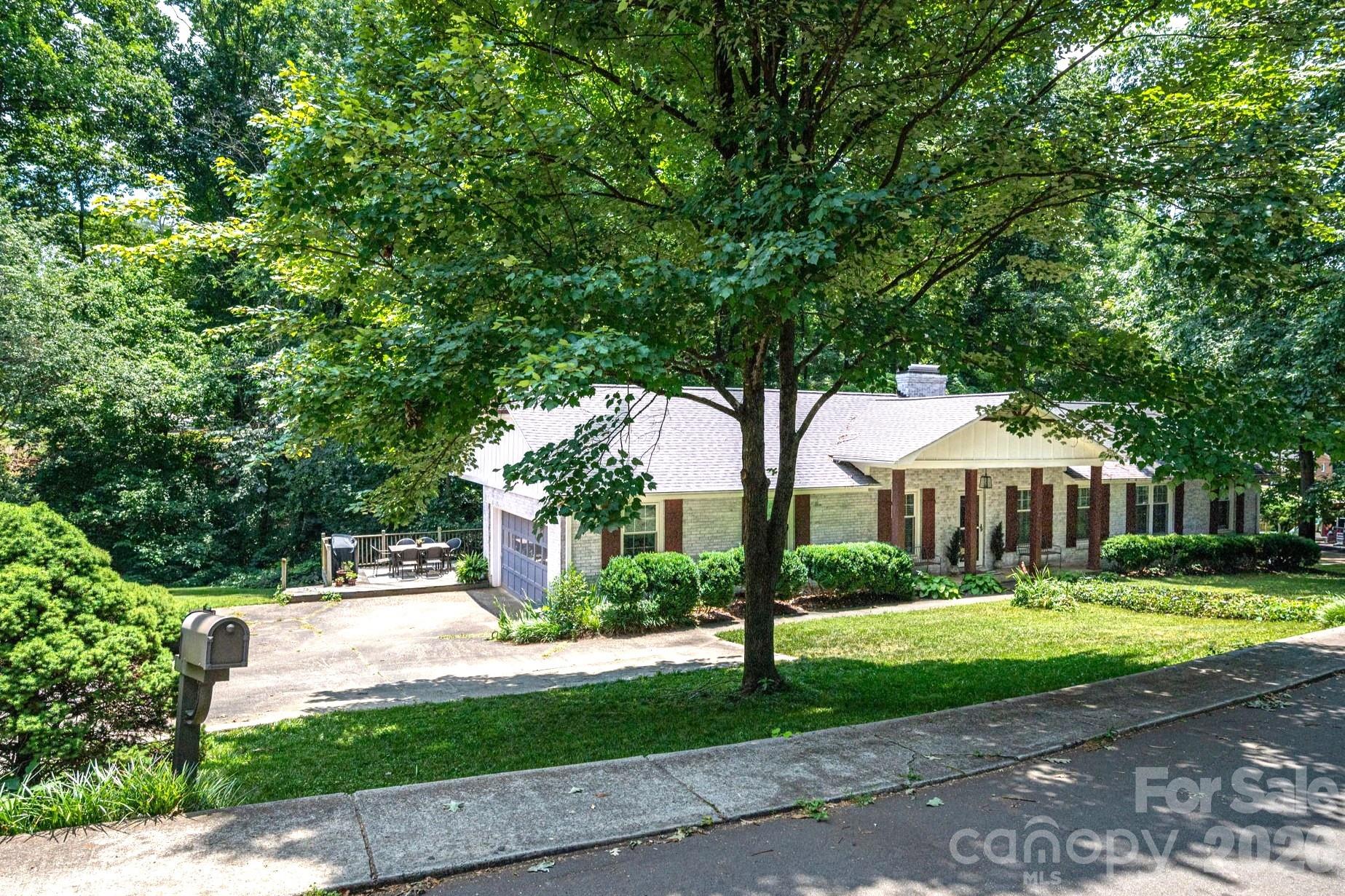 Single Family Residence at 504 Dogwood Lane, Belmont, photo 2 of 33