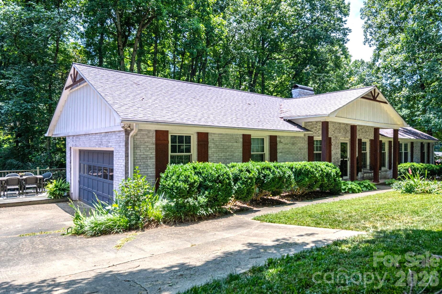 Single Family Residence at 504 Dogwood Lane, Belmont, photo 3 of 33