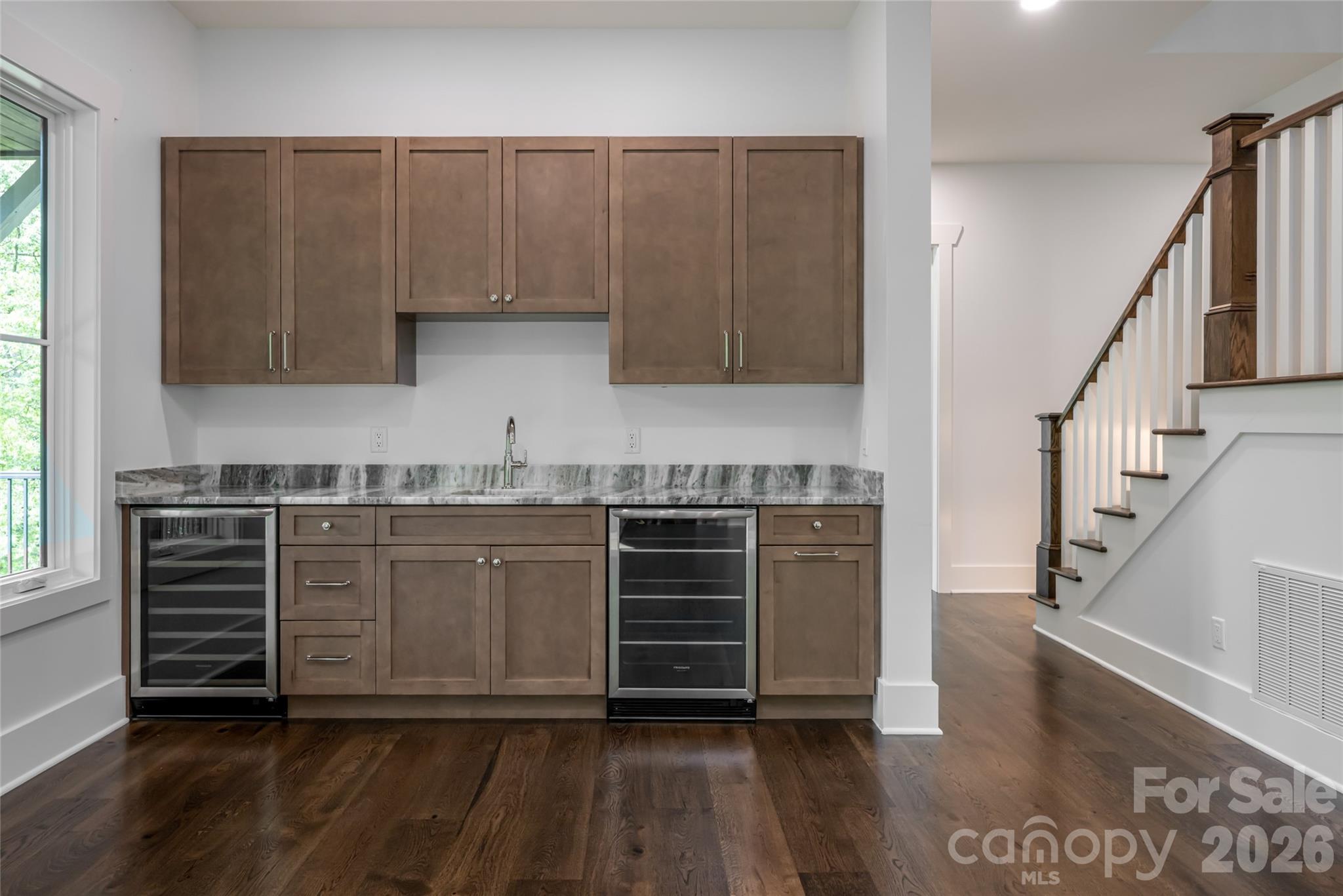 Lower wet bar - 58 Blackgum Court, Hendersonville
