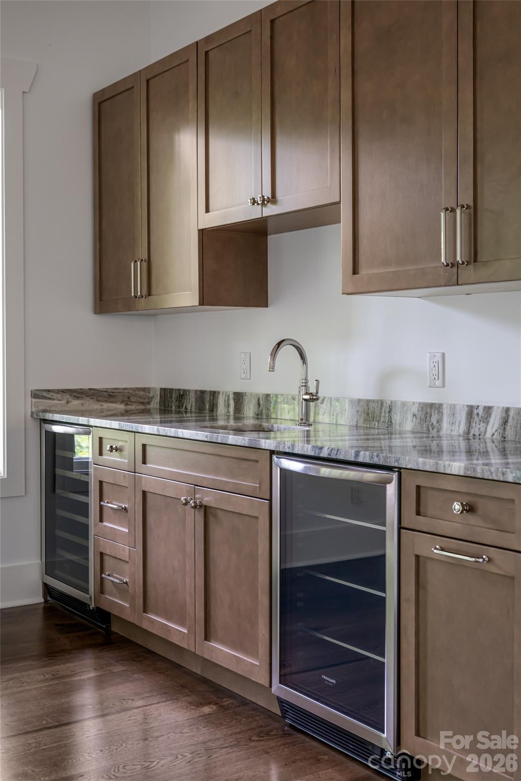 Lower wet bar - 58 Blackgum Court, Hendersonville