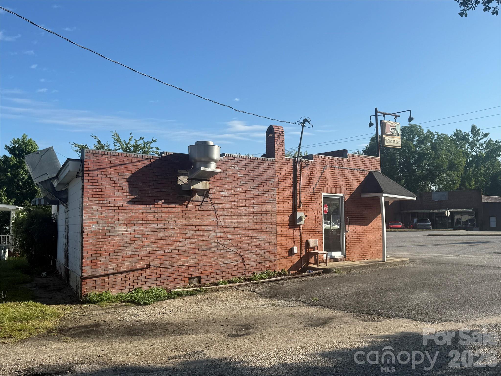 Convenience Store at 601 Second Street, Cheraw, photo 2 of 4