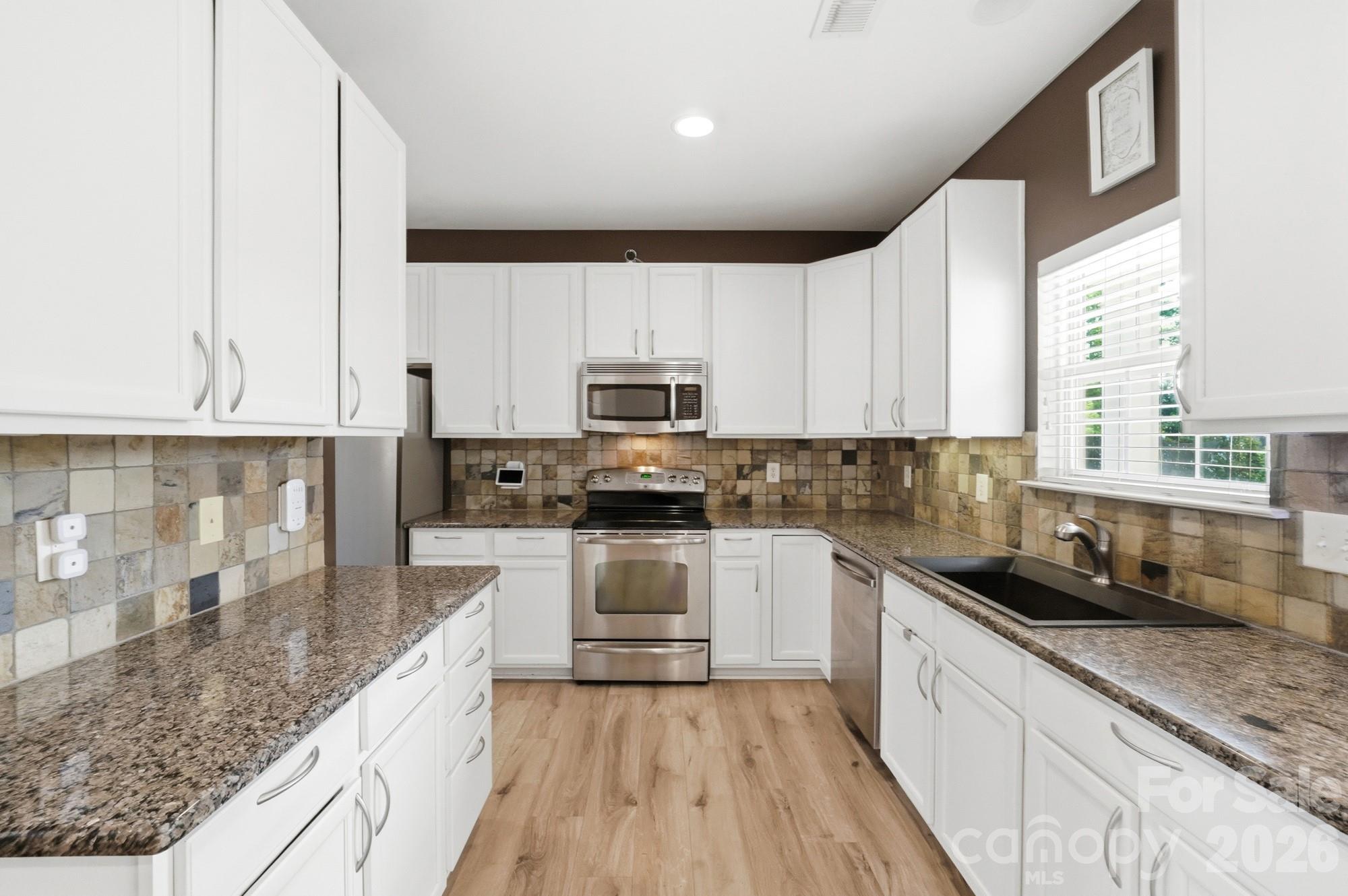 Spacious kitchen, ready for entertaining - 2616 Sierra Chase Drive, Monroe