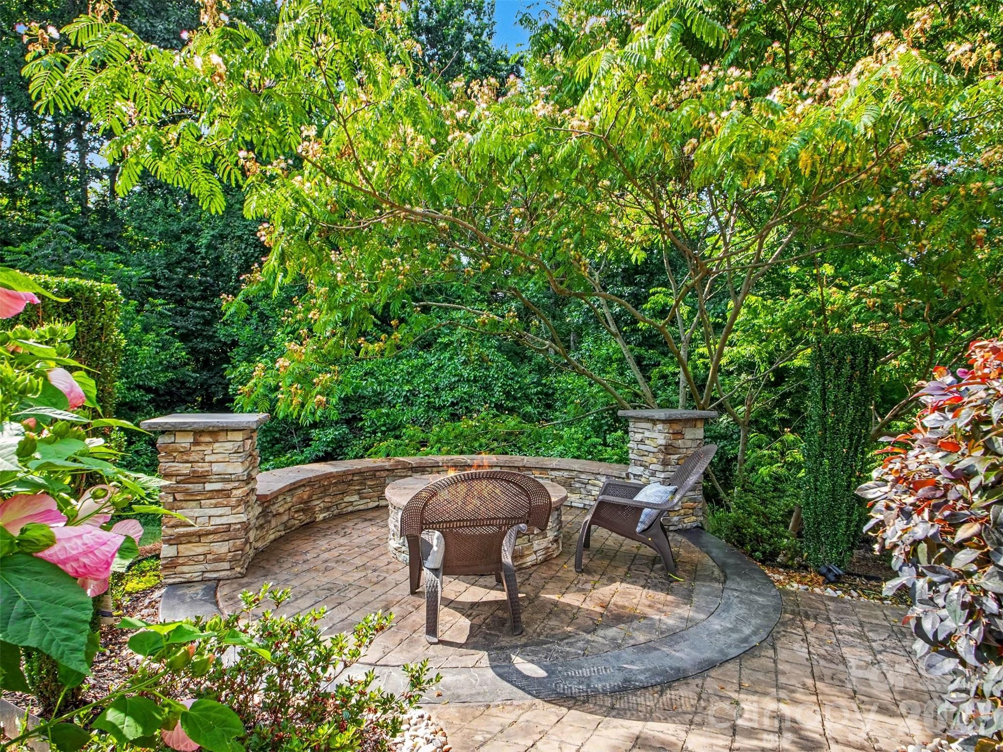 Beautiful firepit - 155 Wood Acre Drive, Mooresville