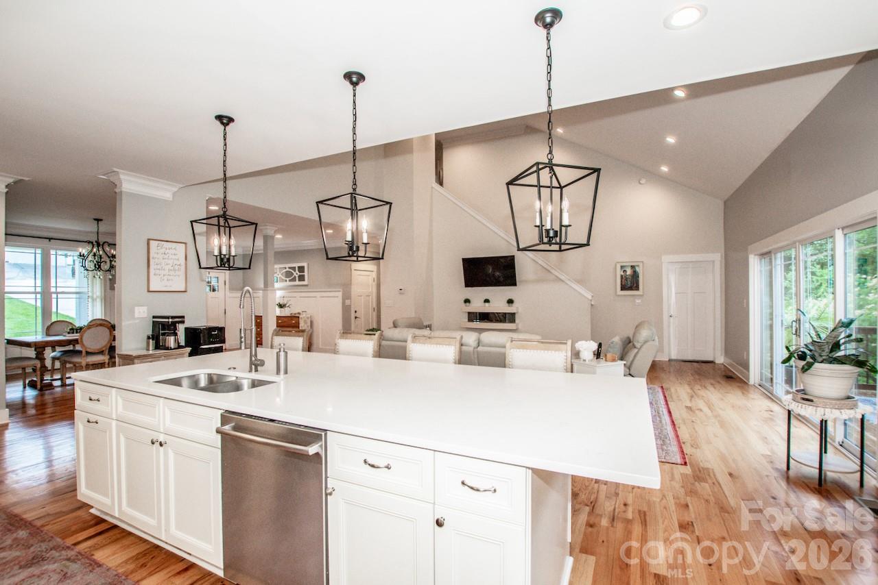 A cook's dream kitchen - 155 Wood Acre Drive, Mooresville