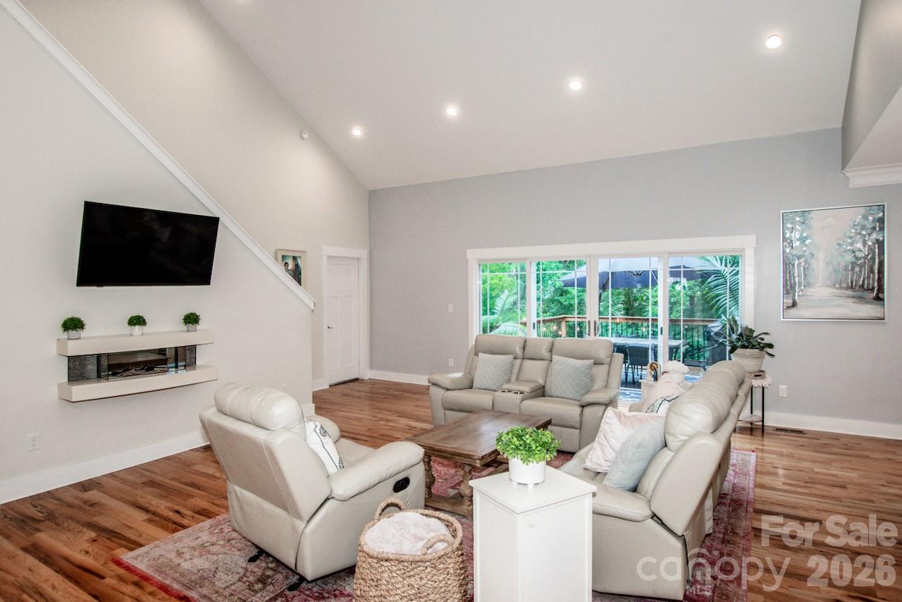 Space for so many people - 155 Wood Acre Drive, Mooresville