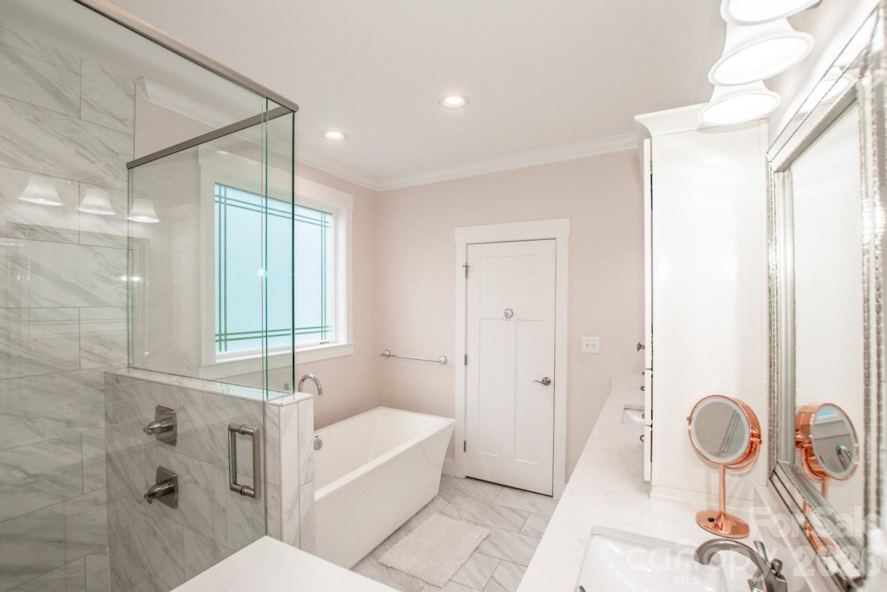 Gorgeous ensuite bathroom - 155 Wood Acre Drive, Mooresville