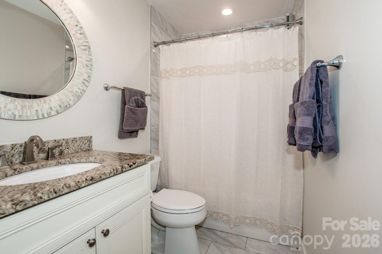 Upstairs hall bathroom - 155 Wood Acre Drive, Mooresville