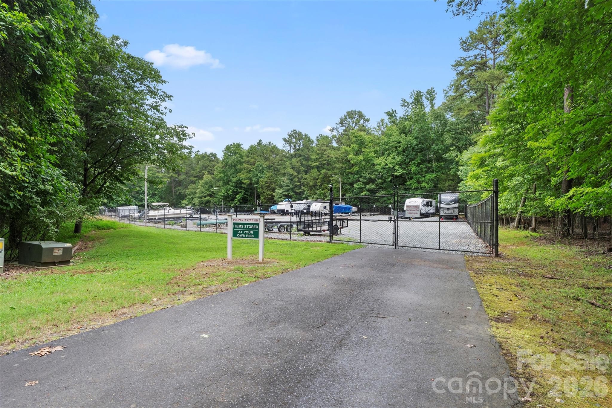 Yachtsman point Neighborhood Boat Storage rental - 206 Kendricks Cove, Lexington