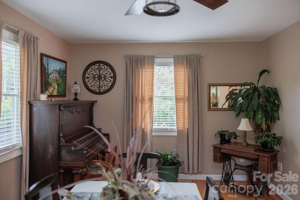Sunroom and music area - 119 Country Meadow Lane, Kings Mountain