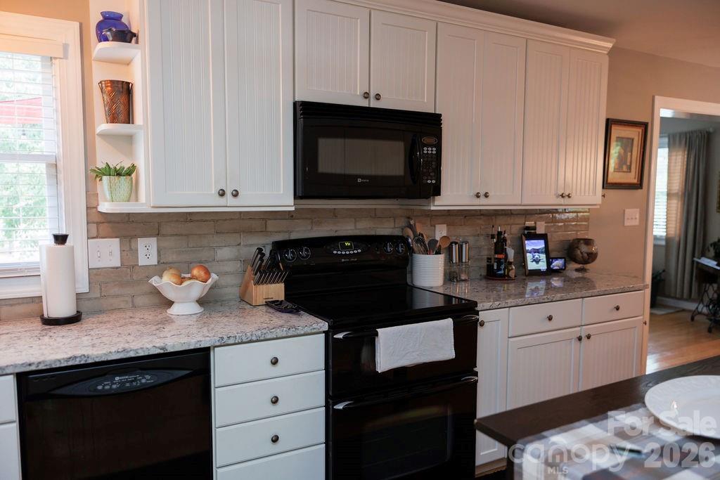 kitchen 2 with updated cabinets and backsplash - 119 Country Meadow Lane, Kings Mountain