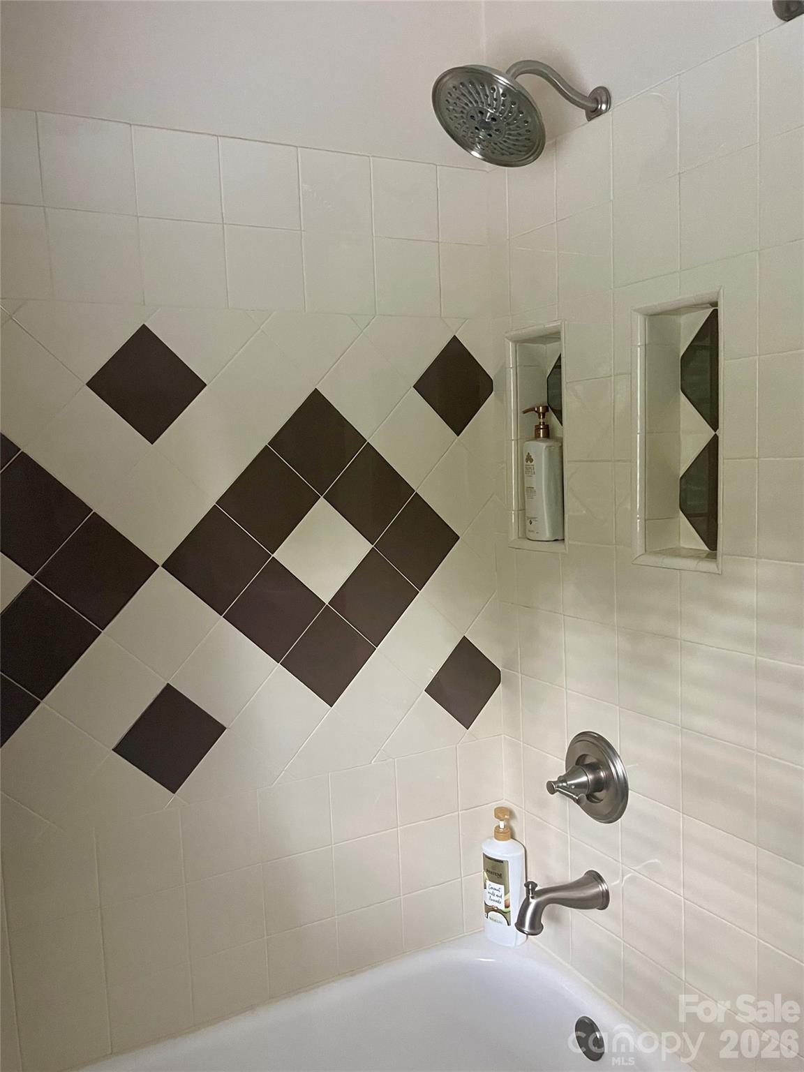 Bath 2 Tub surrounded with decorative tile and insets - 119 Country Meadow Lane, Kings Mountain