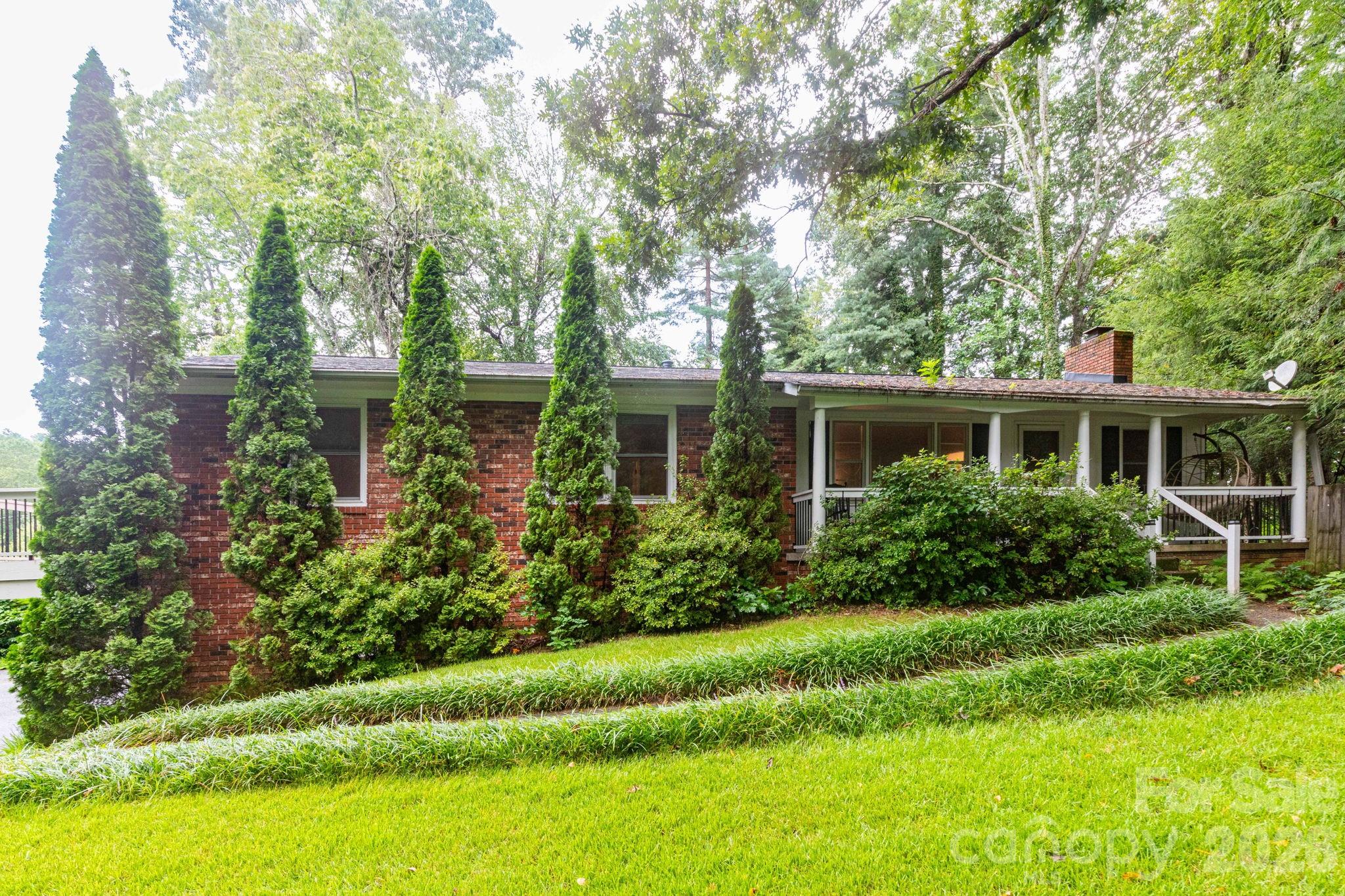 Front of House - 936 Toxaway Drive, Hendersonville
