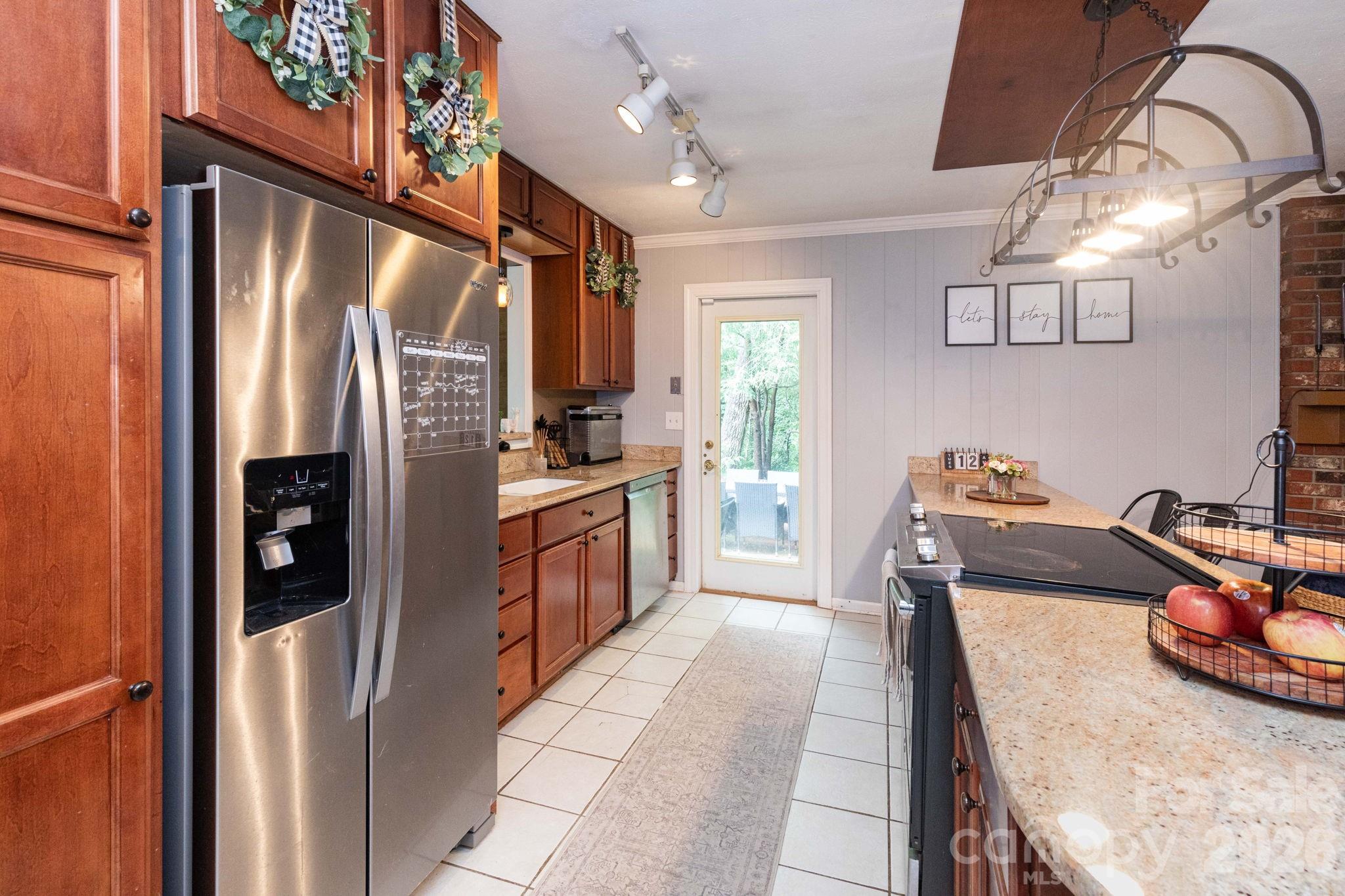 Kitchen - 936 Toxaway Drive, Hendersonville