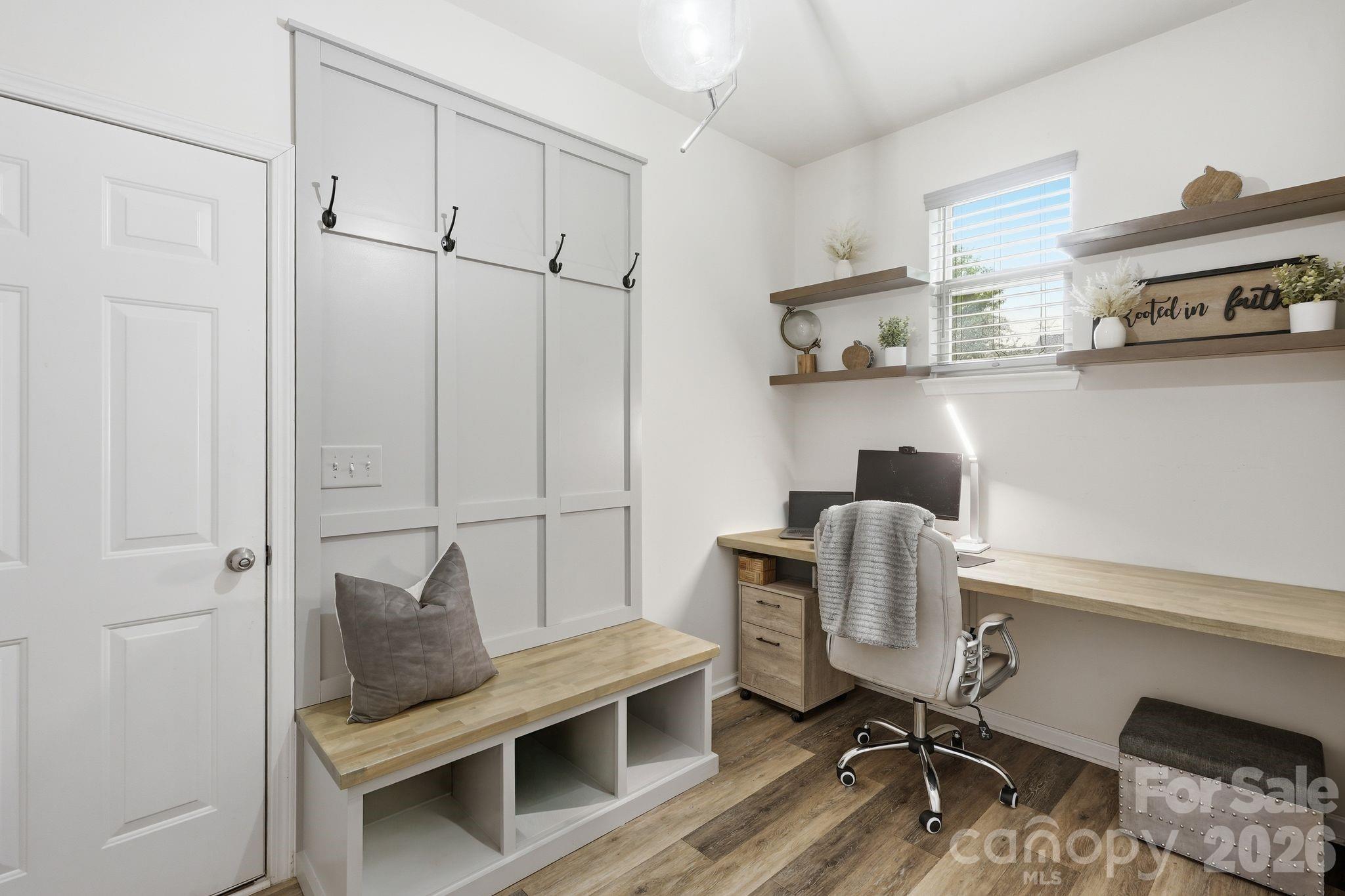 Drop zone / office - 4870 Summerside Drive, Lake Wylie