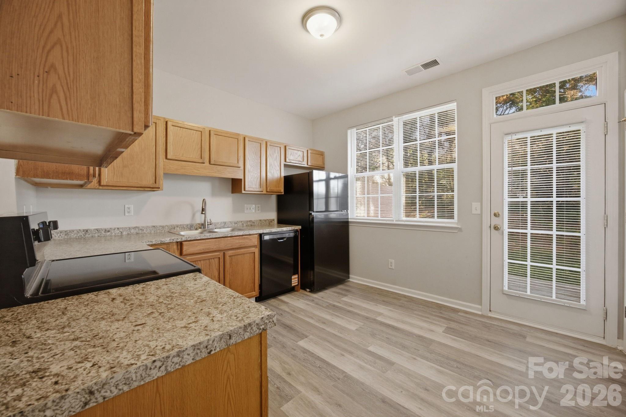New flooring, new appliances, new storm door. - 6123 Dane Drive, Dallas