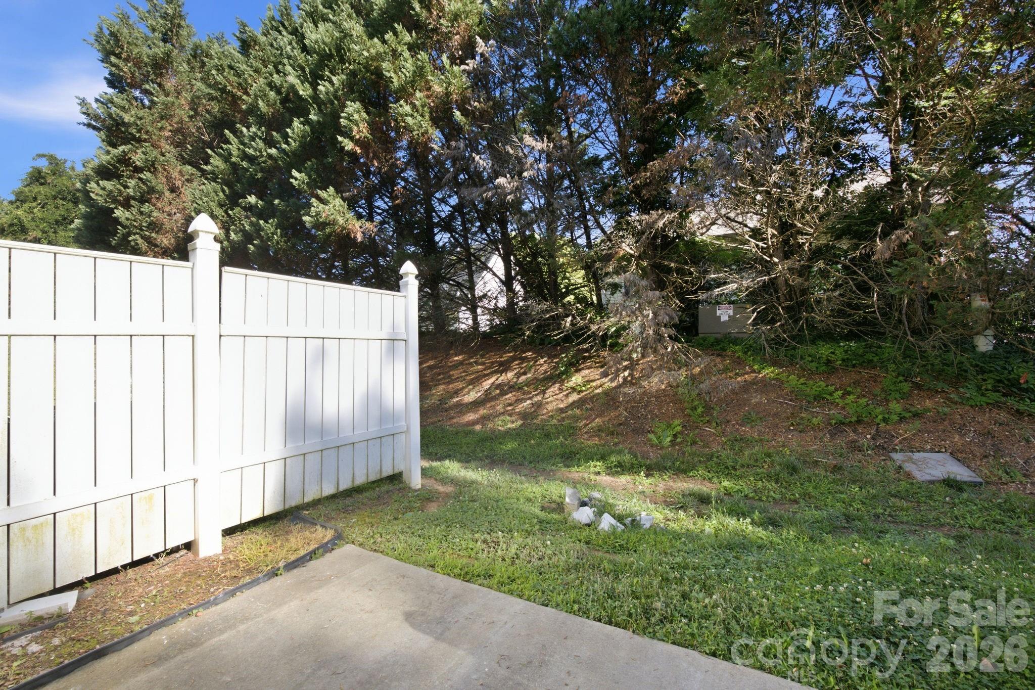Townhouse at 6123 Dane Drive, Dallas, photo 19 of 27