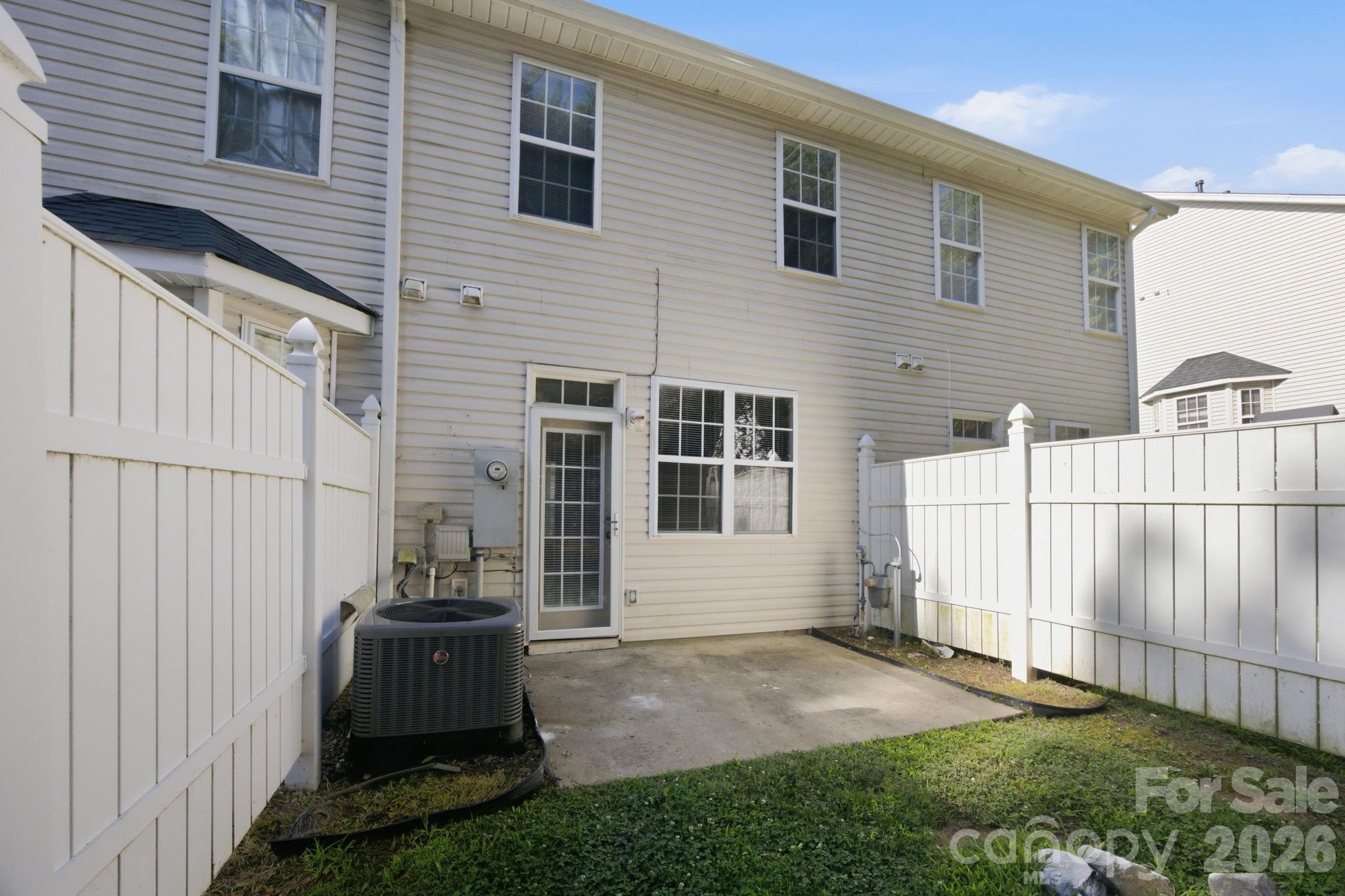 Townhouse at 6123 Dane Drive, Dallas, photo 22 of 27