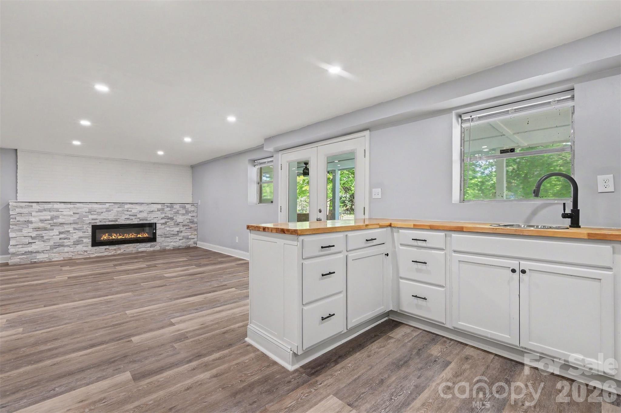 Walk-out Basement - 6917 Navajo Trail, Sherrills Ford