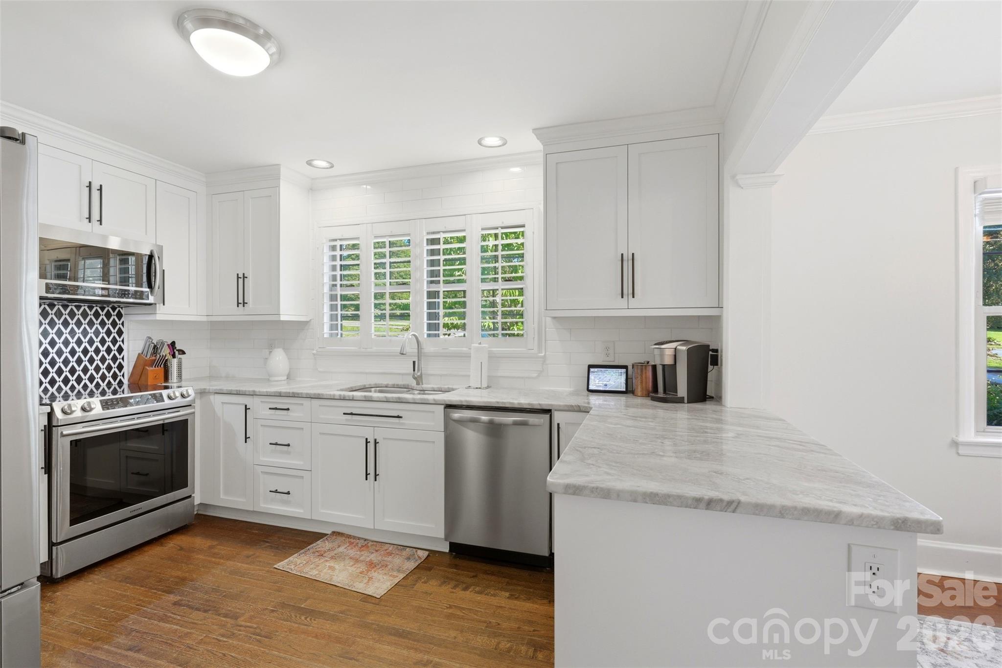 Beautiful, light colors and finishes - 2201 Armstrong Park Drive, Gastonia