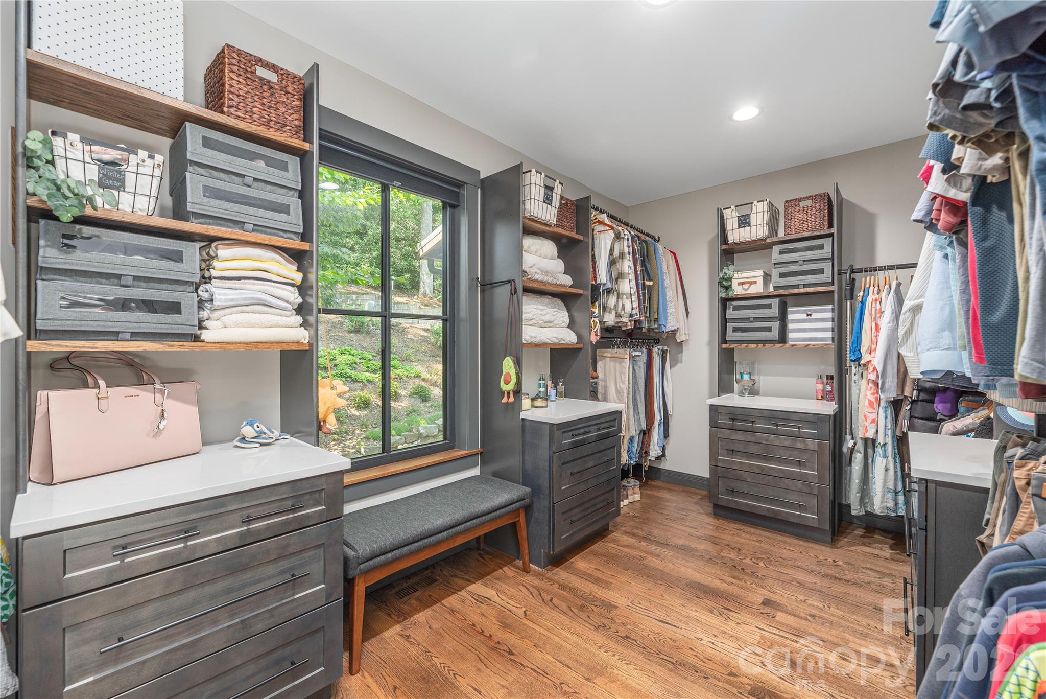 Spacious organized closet - 28 Garren View Drive, Fairview