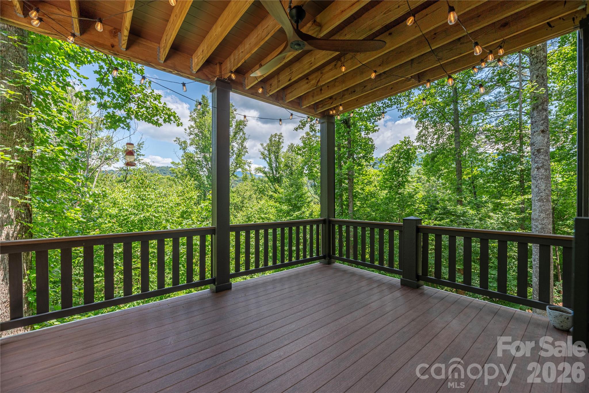 Two large decks for entertaining or alfresco dining - 28 & 30 Garren View Drive, Fairview
