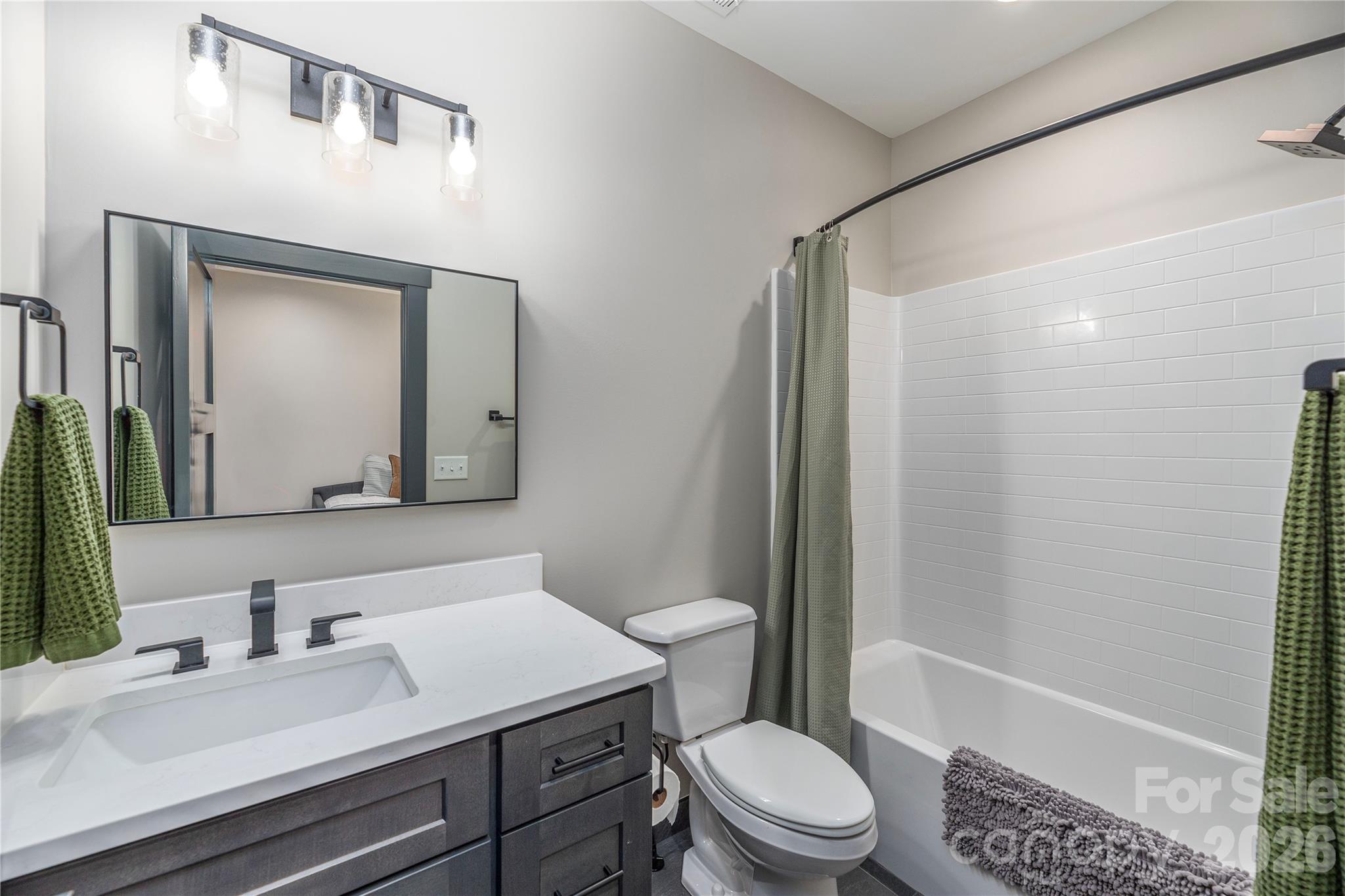 Upstairs hall bathroom - 28 & 30 Garren View Drive, Fairview