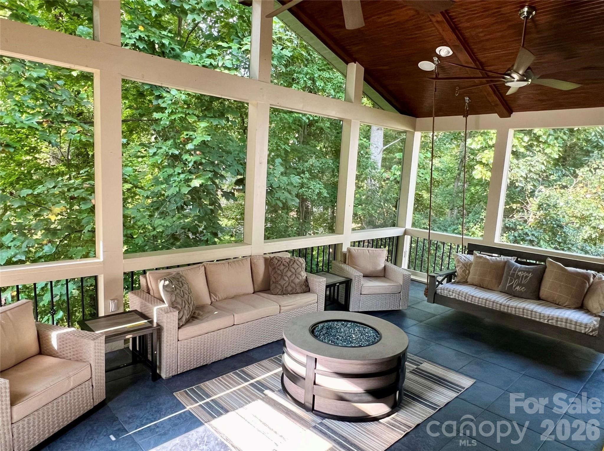Spacious screened porch - 130 Haddington Place, Mooresville